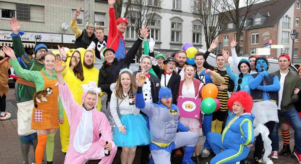  Vom Jüchener Markt nach Garzweiler zieht der närrische Lindwurm am Sonntag und lockt sicher wieder viele Zuschauer an. 