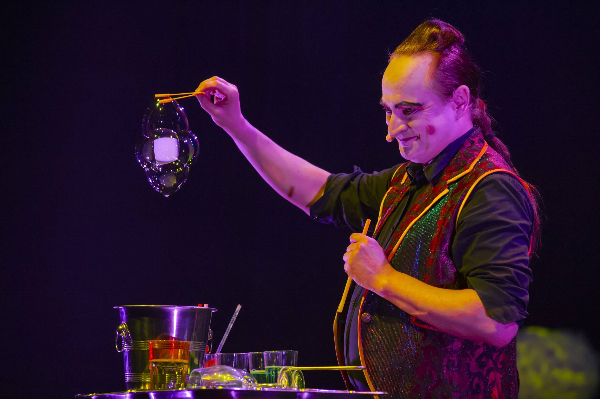 „Le Comte“ Stephan Masur im „Varieté-Spektakel“