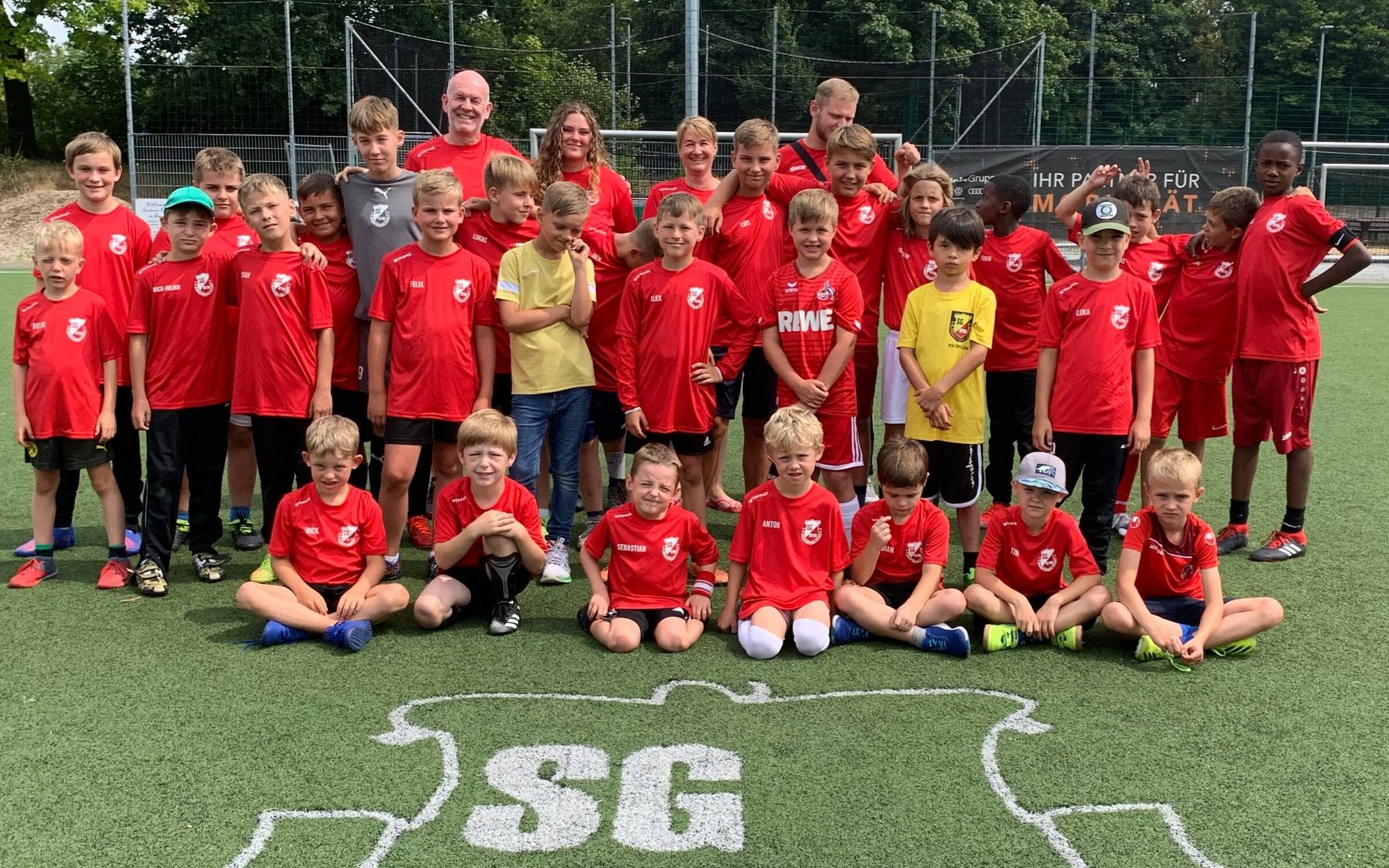  Das Sommer-Fußballcamp ist nur eine von vielen Veranstaltungen, die die Jugendabteilung für ihre Kicker auf die Beine stellt... mit großem Erfolg! 