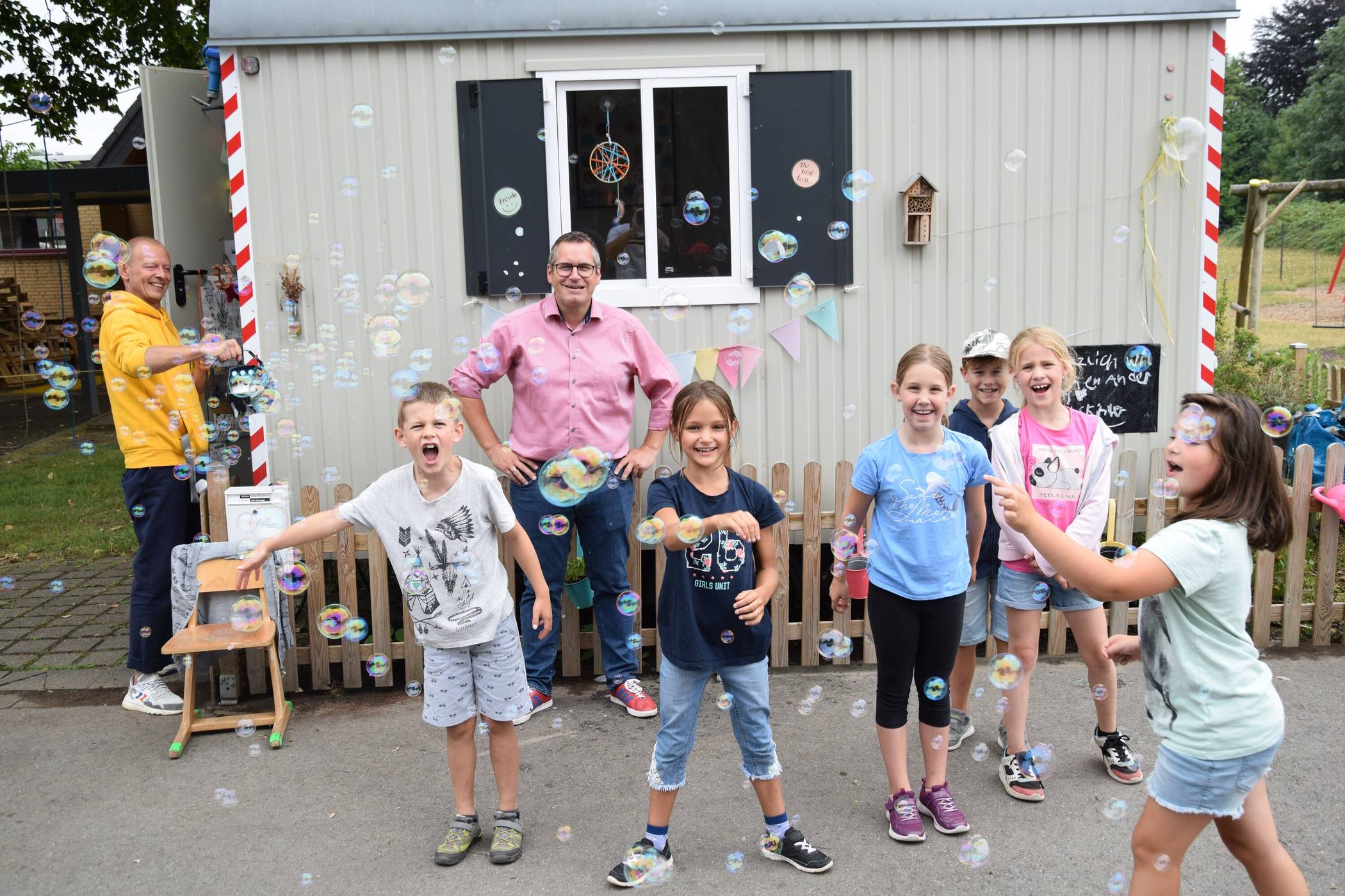 Bürgermeister Solbach bei den Ferienspielen.