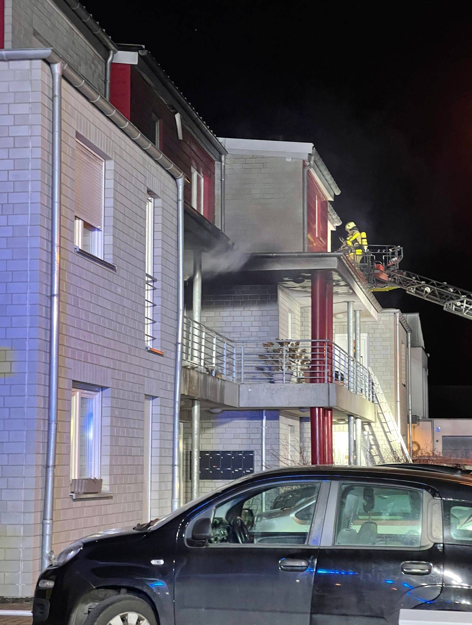 Ein Toter und zwei Verletzte nach Wohnungsbrand in Allrath
