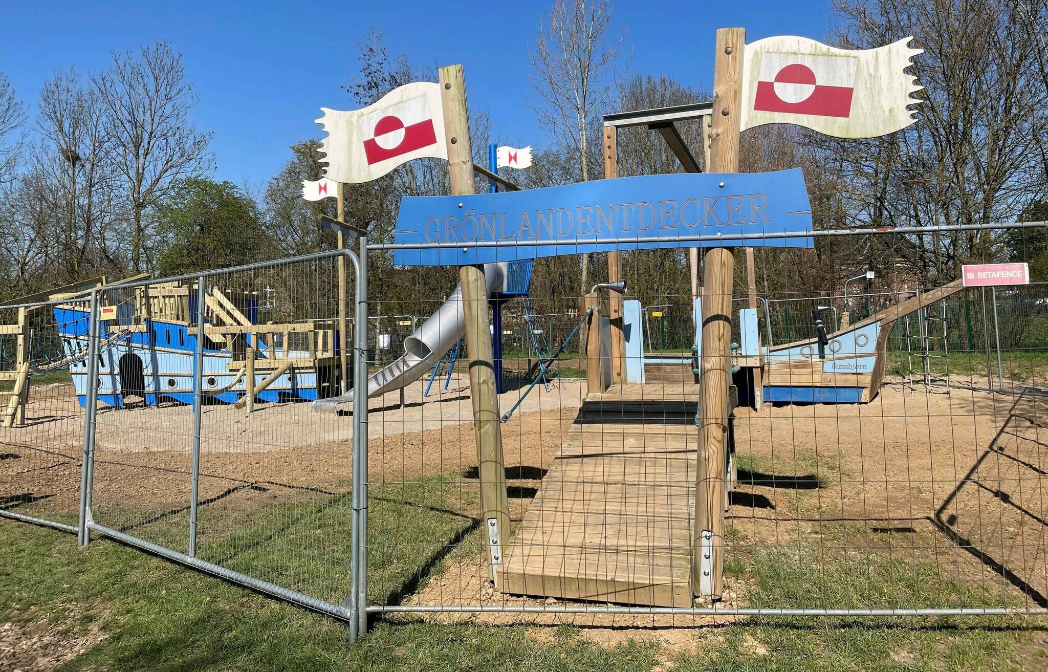 Entdeckerschiff auf dem Kinderspielplatz Mathias-Esser-Straße in Elsen