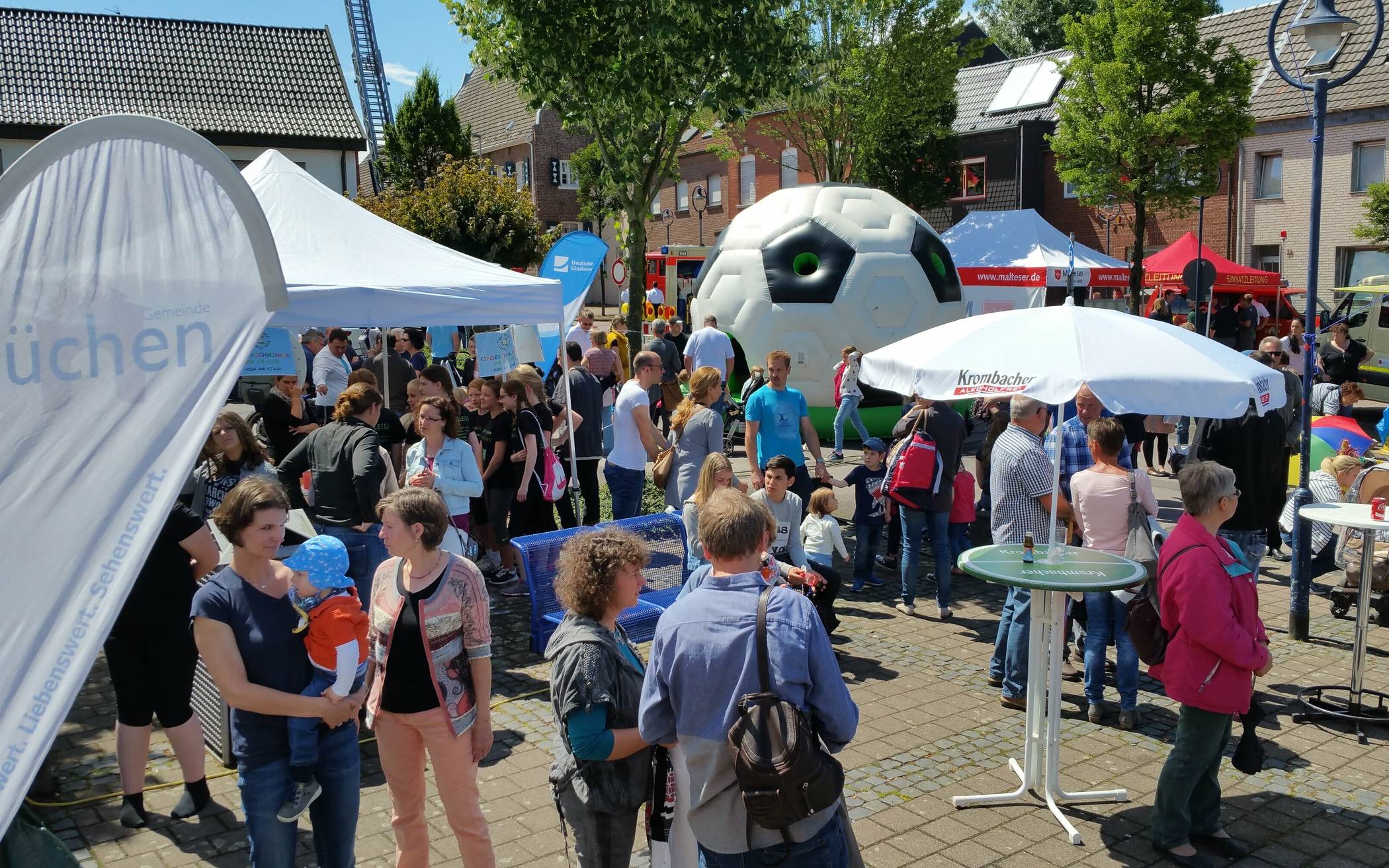 Auch in diesem Jahr lockt die „Sommersause – Jüchens Stadtfest“ wieder auf den Markt.   