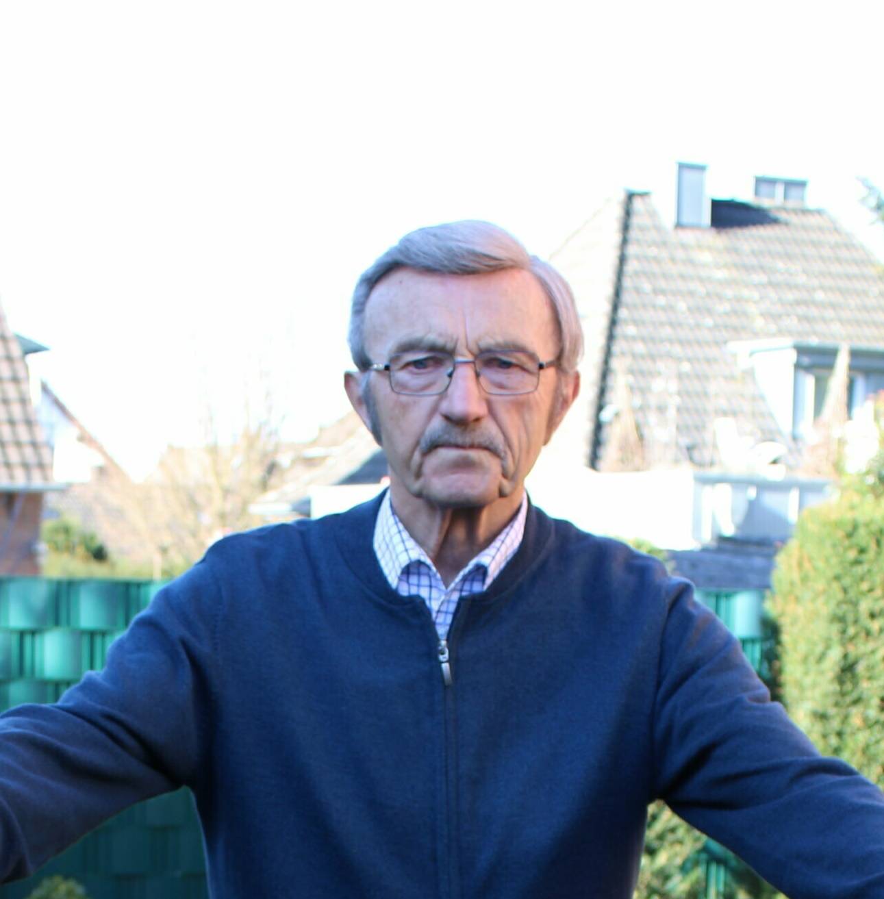 Wolfgang Kuhn setzt sich seit Jahren dafür ein, dass die Liegezeit für Urnen verkürzt wird.  