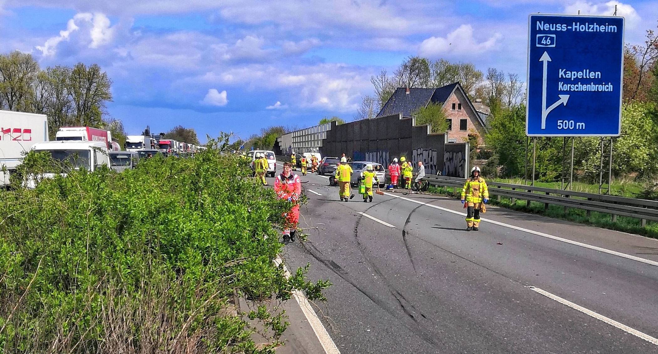 Die Helfer „wechselten“ zum zweiten Einsatz die Straßenseite.