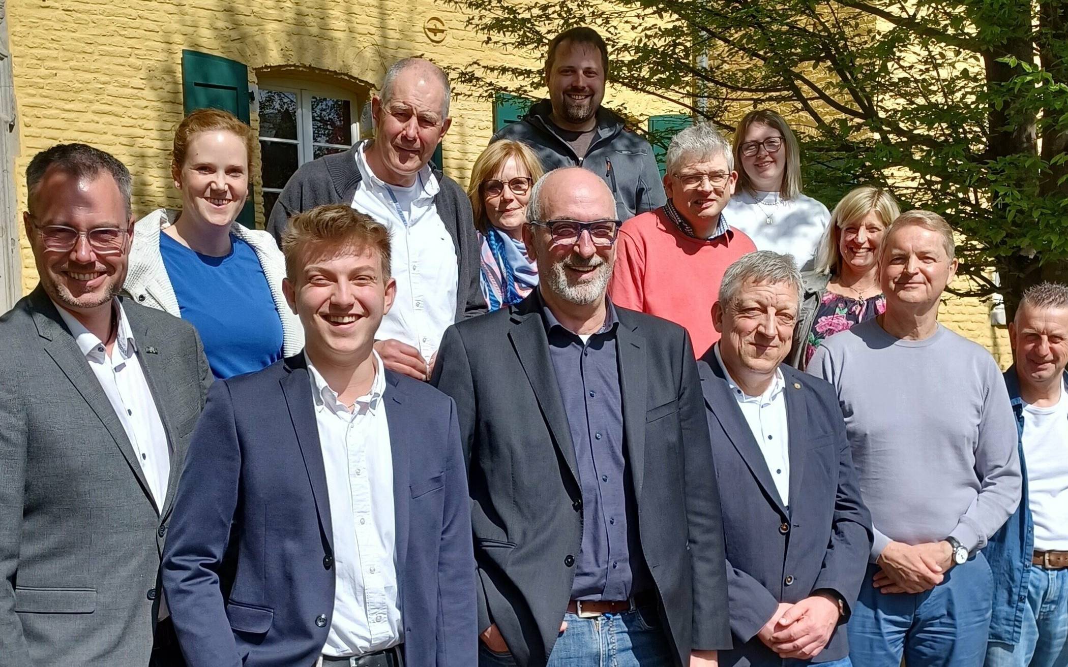  Mario Broisch, Justin Krönauer, Ralf Cremers und Stefan Heckhausen (1. Reihe von links) sind in den Neuen Vorstand des CDU-Stadtverbandes Jüchen gewählt worden.  