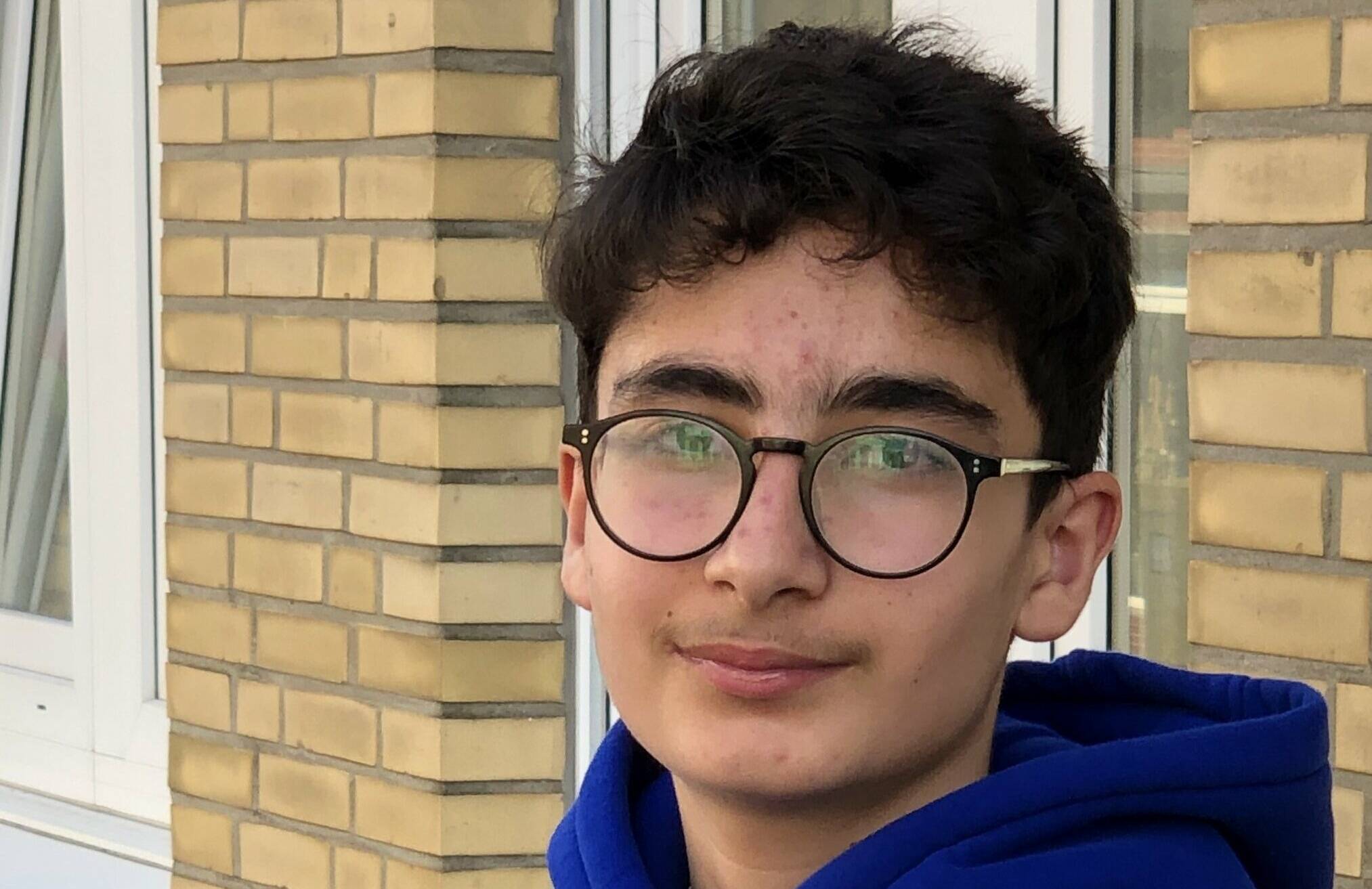 Nikan Mir Mohammad Sadegh engagiert sich für eine Multi-Sportanlage in Kapellen – gerne in einer Käfig-Variante. Die wäre seiner Meinung nach im Bereich der Grundschule möglich oder aber auch im Umfeld des Sportplatzes. Dort gibt es ein Volleyballfeld, das ungenutzt in die Jahre gekommen sei.