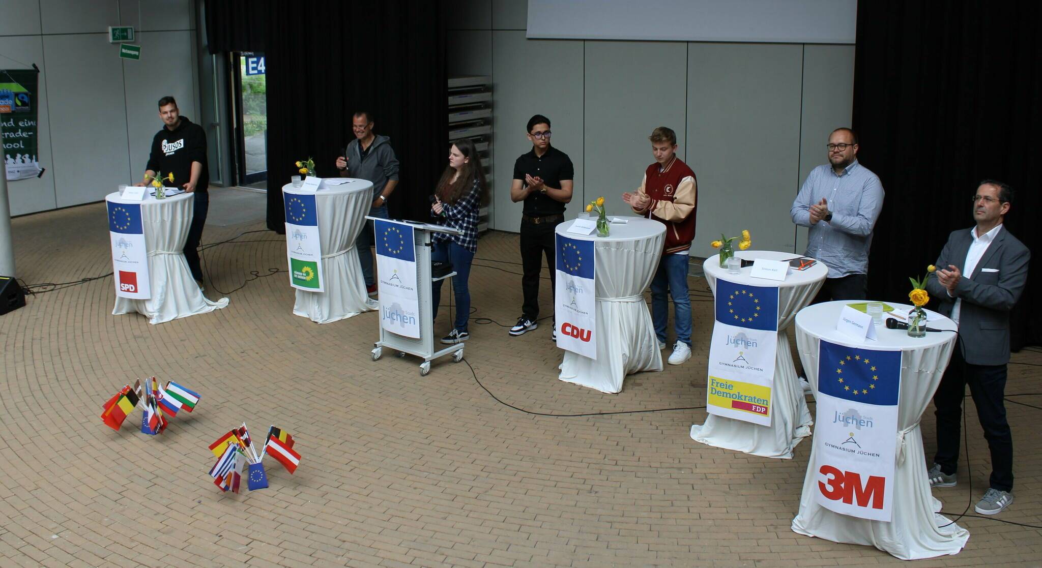 Zur Podiumsdiskussion waren Niklas John (SPD), Thomas Dederichs (Bündnis 90/Die Grünen), Justin Krönauer (CDU), Simon Kell (FDP) und Jürgen Germann von 3M geladen.