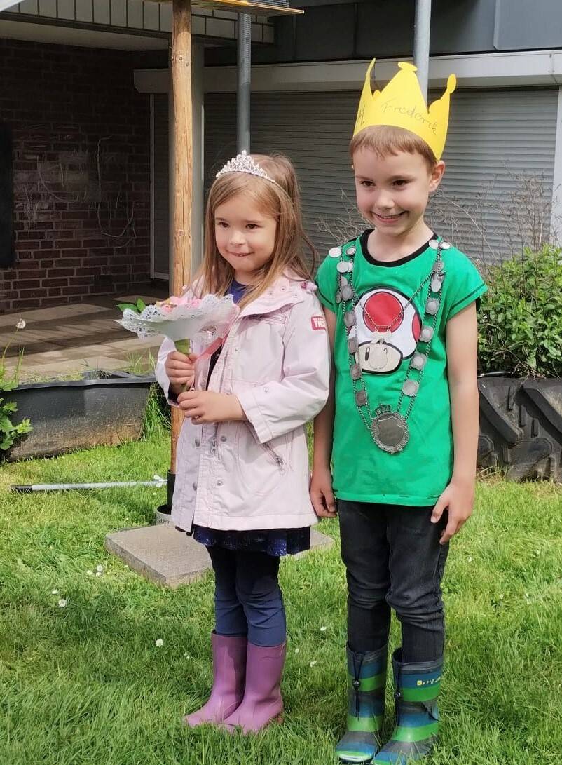 Frederik und Lisi regieren im Katholischen Kindergarten in Jüchen