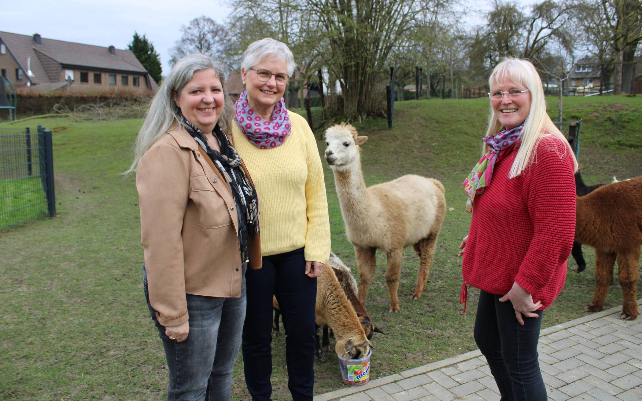  Von links: Helga Siemen, Marie-Luise Müschen und Christel Arimond vom Vorstand der Jüchener Landfrauen. 
