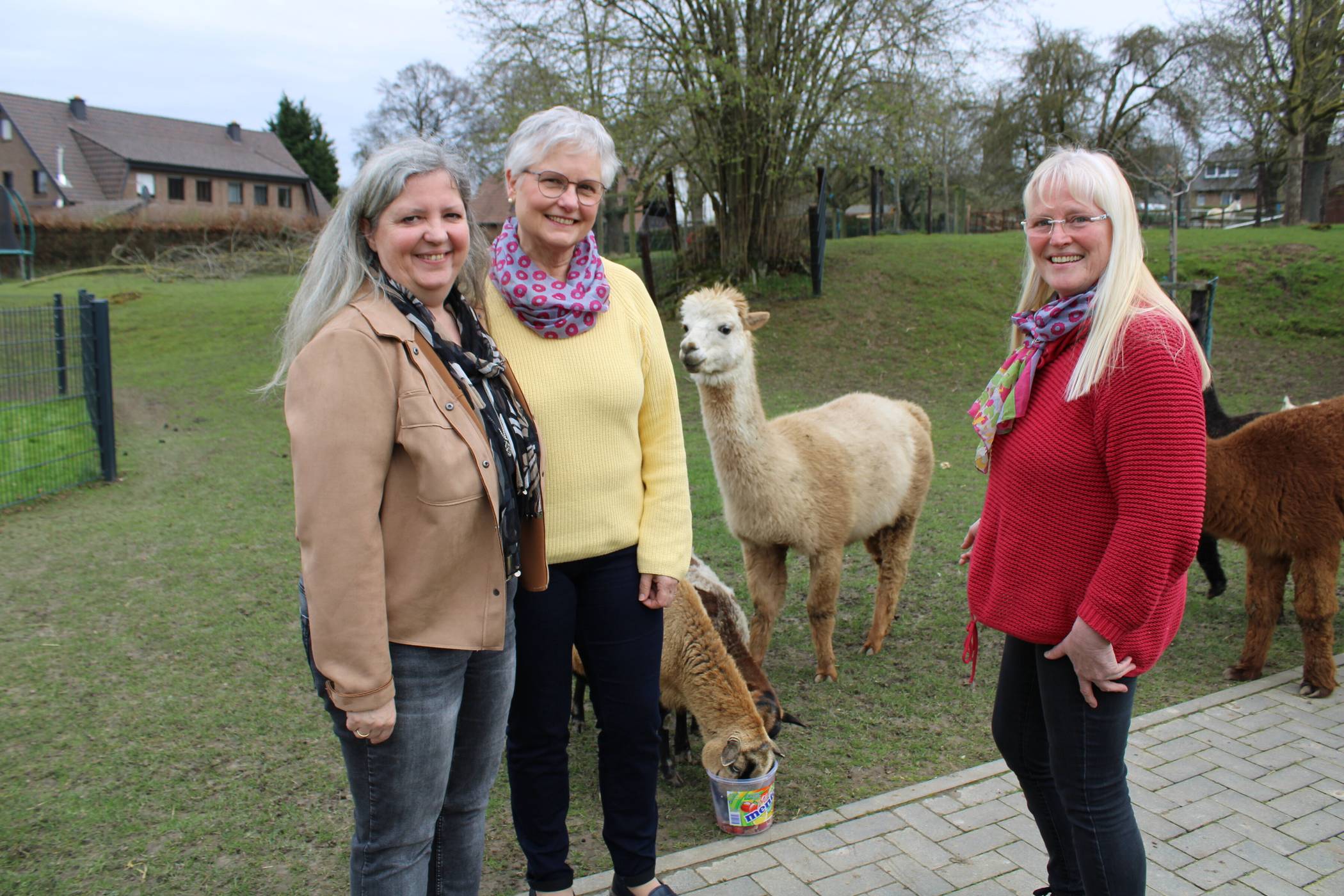  Von links: Helga Siemen, Marie-Luise Müschen und Christel Arimond vom Vorstand der Jüchener Landfrauen. 