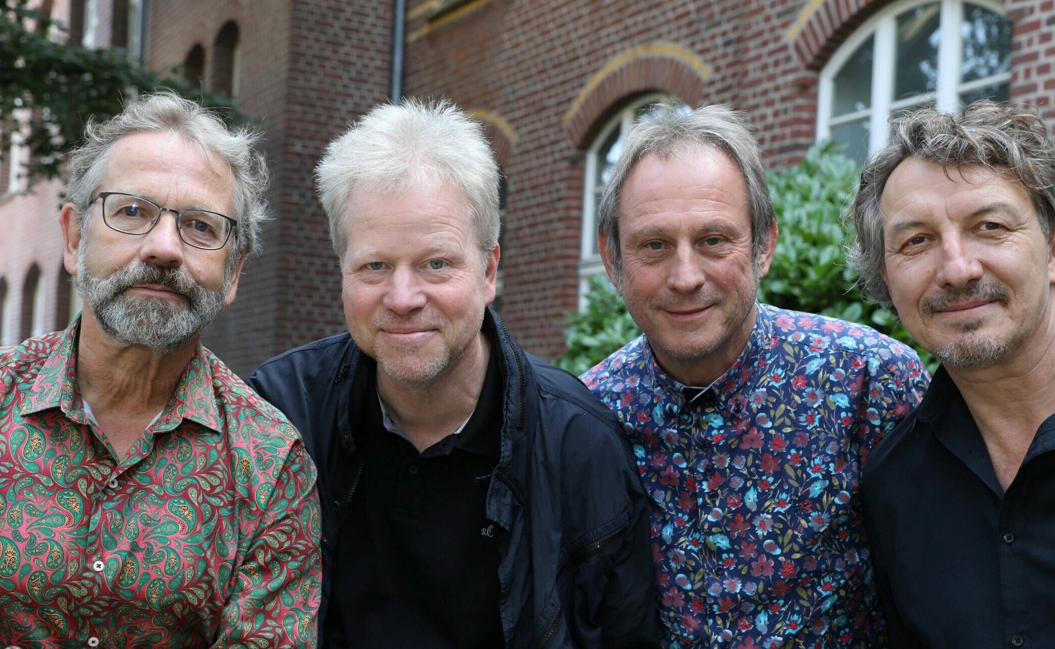  Arnold Küsters (ganz links) mit seinen neuen Musiker-Kollegen der Band „Hier geht was“... bald auch in Grevenbroich. 