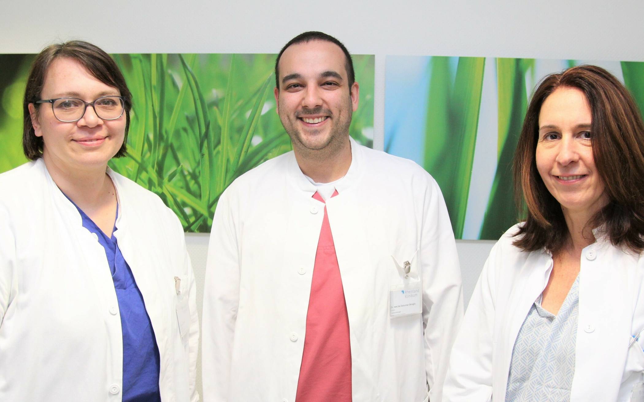 Das Team der Schmerzmedizin um die Oberärzte Yvonne Spichal, Dr. Jan Sebastian Okroglic und Dr. Orsolya Csaba (von links) beteiligt sich mit einem abwechslungsreichen Programm am bundesweiten „Aktionstag gegen den Schmerz“ am 6. Juni.