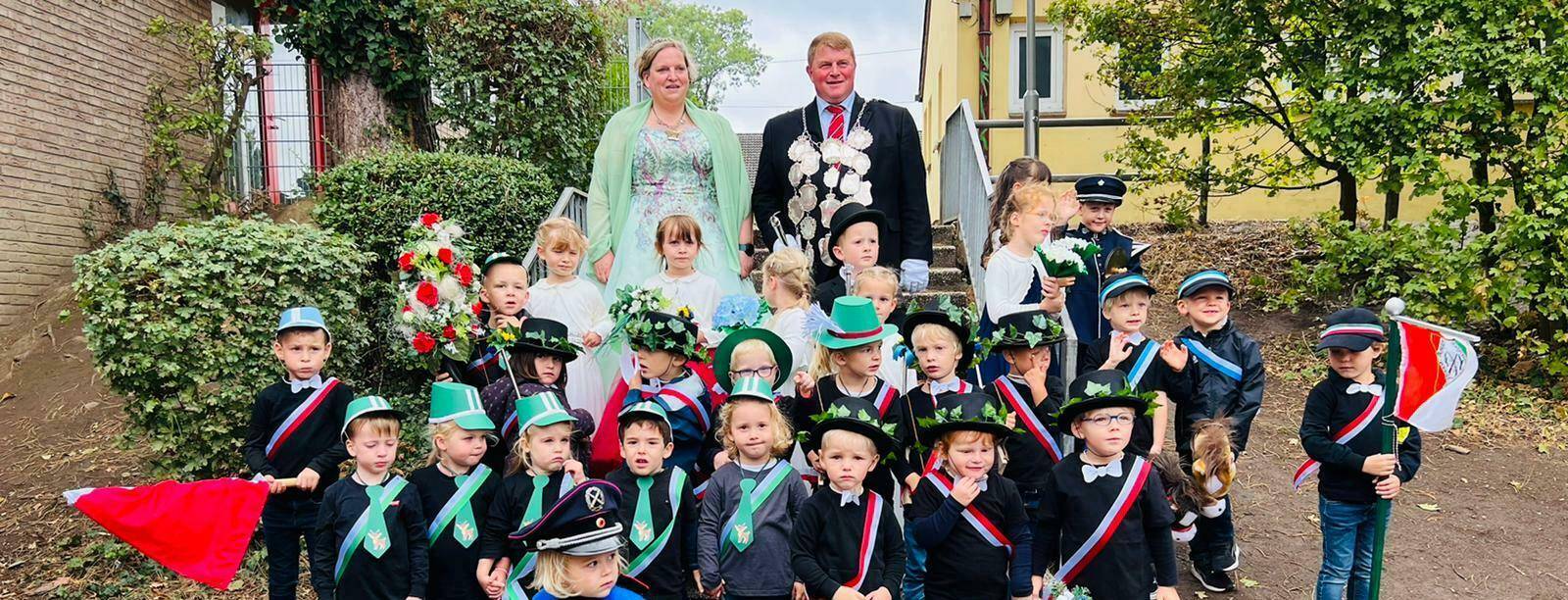  Der Kinderzug im vergangenen Herbst (hier eine schöne Aufnahme unter Beteiligung des amtierenden Königspaares) soll den Weg zu einer intensiveren Jugendarbeit aufzeigen. 