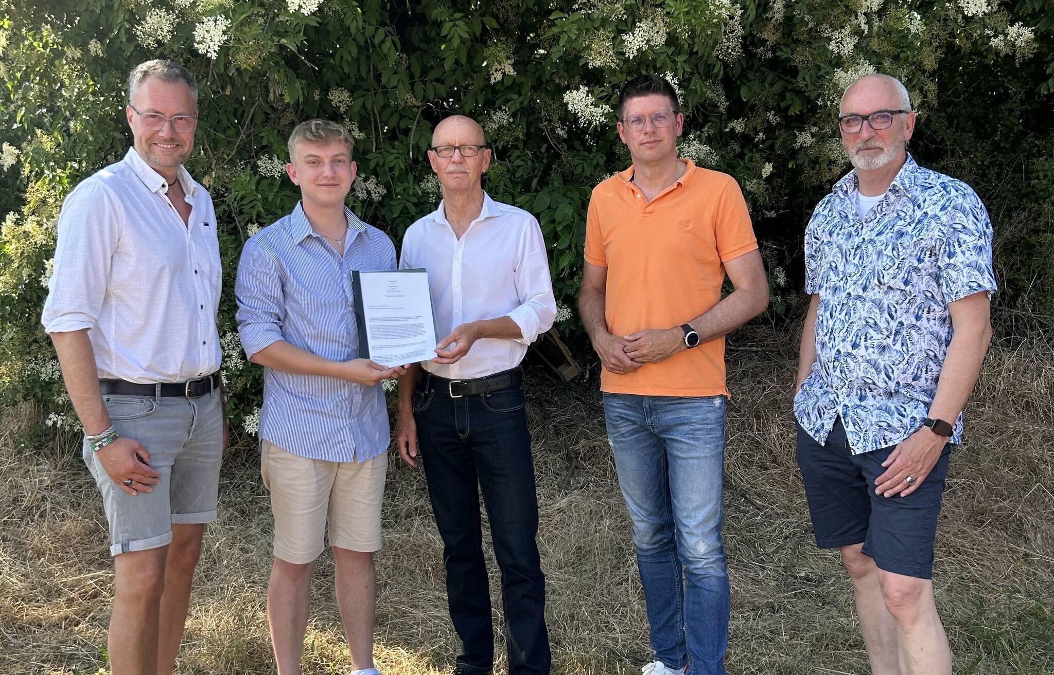  Von links: Mario Broisch, stellvertretender Vorsitzender CDU Jüchen, Justin Krönauer, Parteivorsitzender der CDU Jüchen, Bürgermeister Harald Zillikens, Stephan Muckel, Bürgermeister der Stadt Erkelenz, und Ralf Cremers, erster stellvertretender Vorsitzender der CDU Jüchen. 