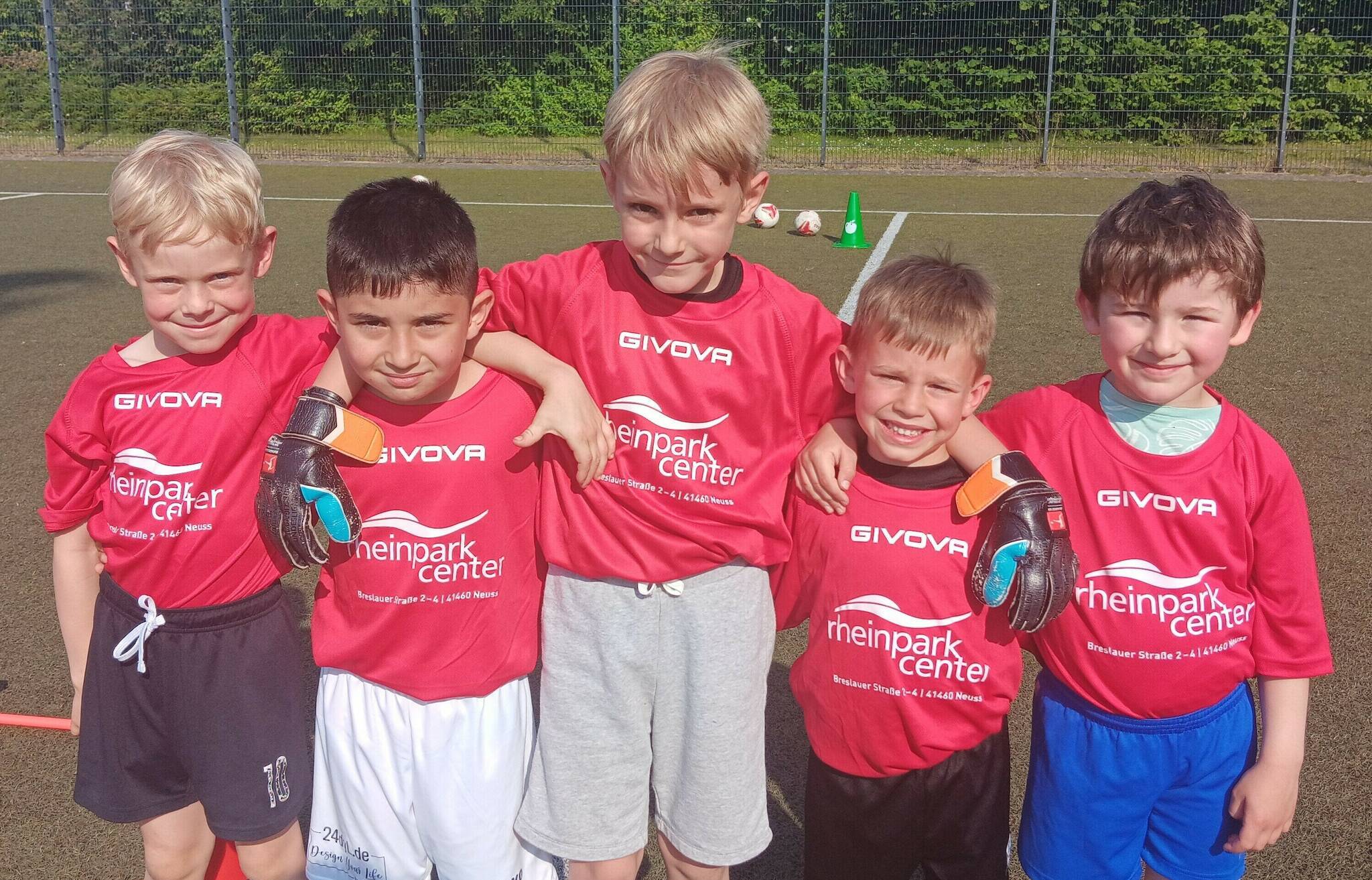 Beim Fußball kann man schon in jungen Jahren wahre Freunde fürs ganze Leben finden.