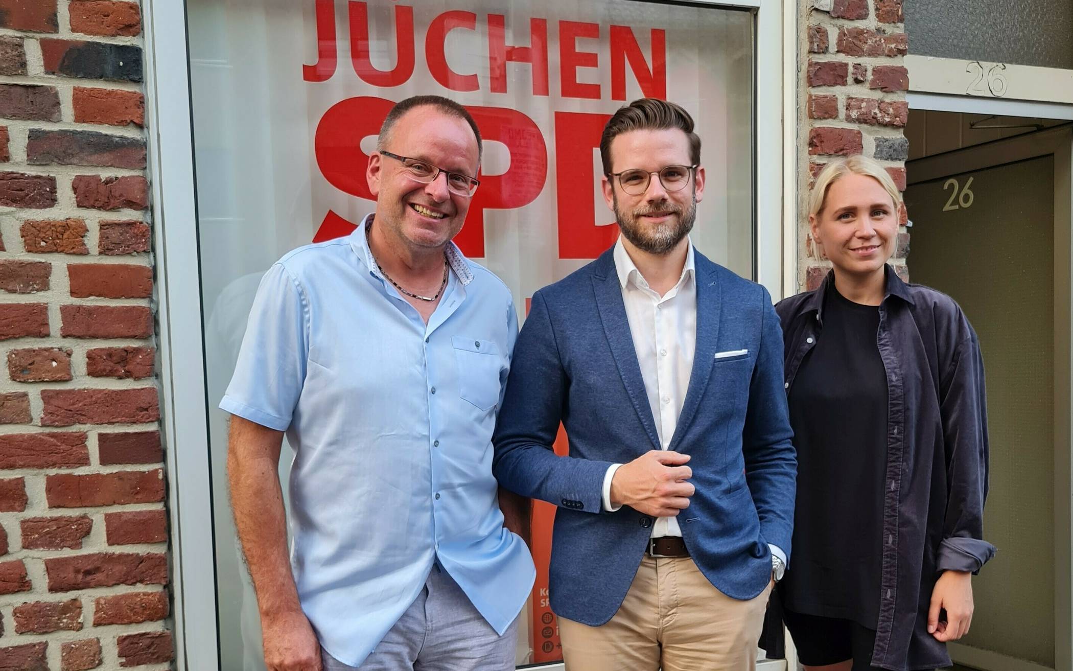 Felix Heinrichs (Mitte) mit den beiden
