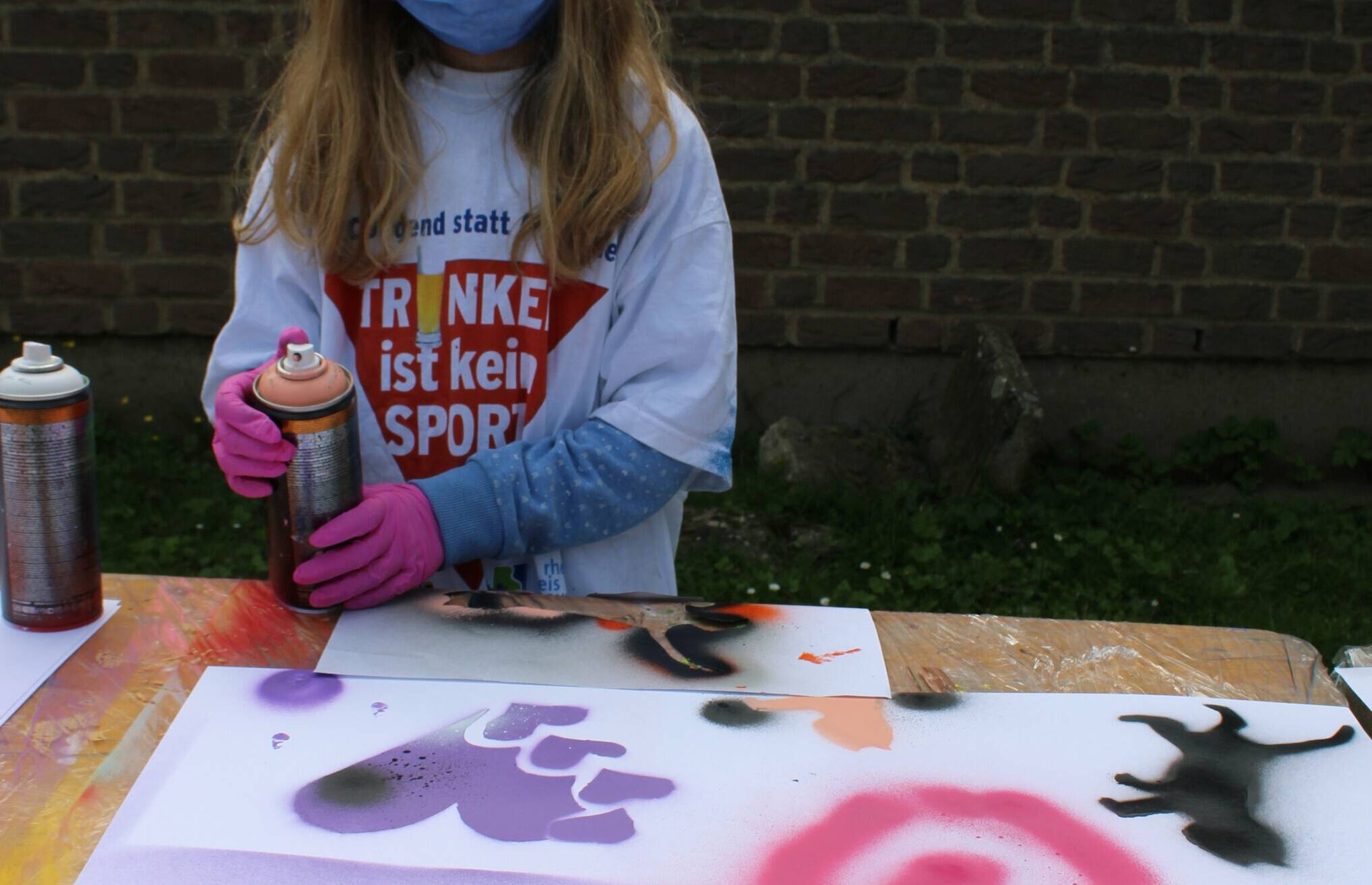  Auch Kreativangebote gab es bei der Ferienaktion. Vanessa gestaltete unter anderem ihr eigenes Graffiti-Kunstwerk. 