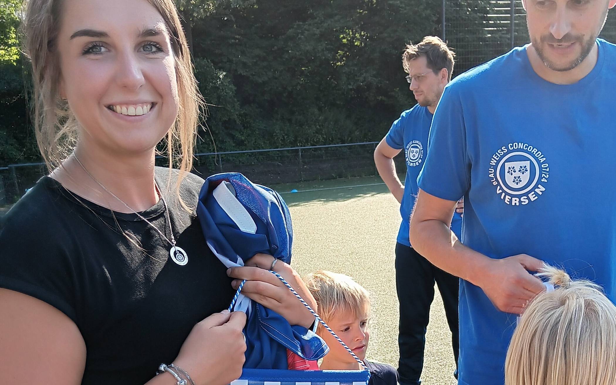 Tamara Schreurs vom Sponsor „Johanniter“ machte sich vor Ort ein Bild vom Training.