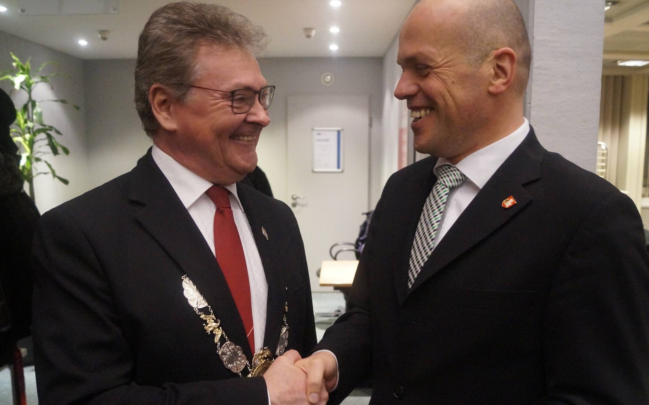 BSV-Präsident Detley Bley und Bürgermeister Klaus Krützen: ein vertrauensvoller Handschlag.