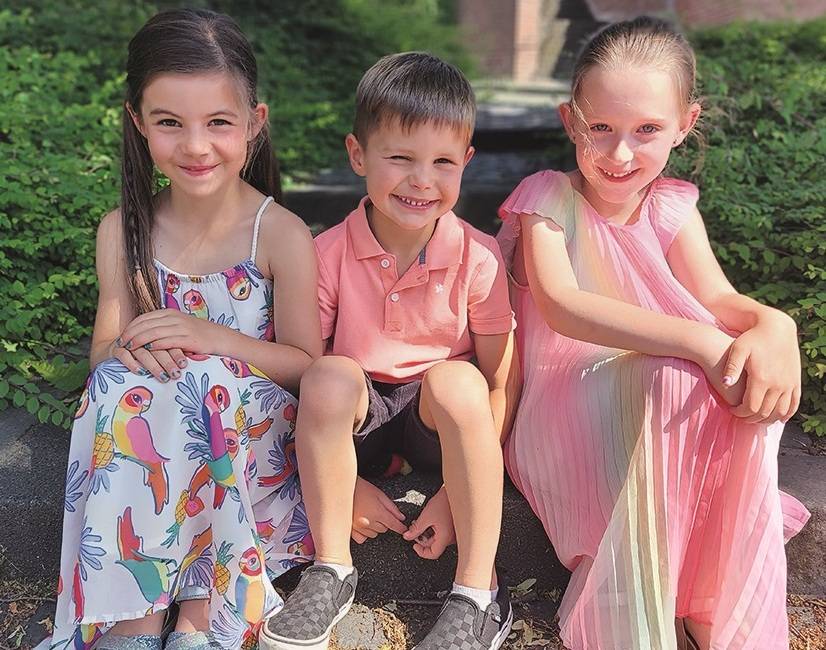 Die Kronenkinder Marleen Esser (7; Hobbis: Tennis, Basteln &amp; Nähen), Mathias „Mathi“ Esser (6; Tennis &amp; Freunde) sowie Pheline „Pheli“ Schleifer (6; Tennis, Radfahren &amp; Freunde). Die Kronenkinder sind eine Neuenhausener Besonderheit, auf die der gesamte Ort sehr stolz ist. 