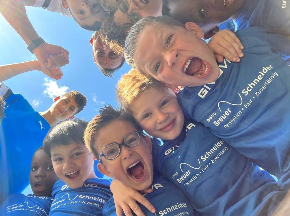  Fadel jun. (links) kann aus seiner Erfahrung die Jungen bestens auf die „Fahrrad Kraus Bambini-EM 2020“ vorbereiten. 