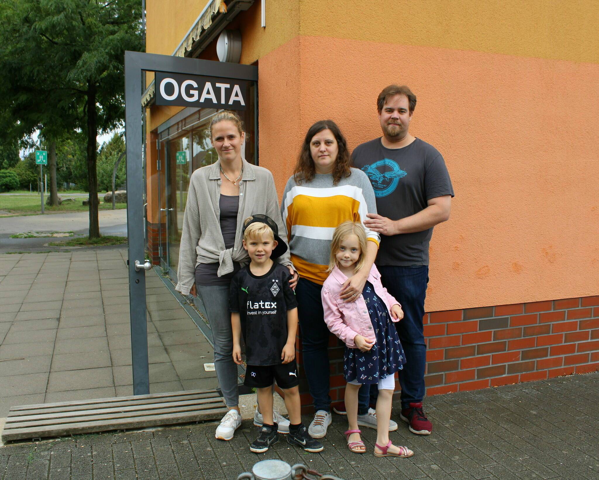 Catrin Scheufen (links) und Familie Borrmann gingen bei der Vergabe der OGATA-Plätze leer aus.  