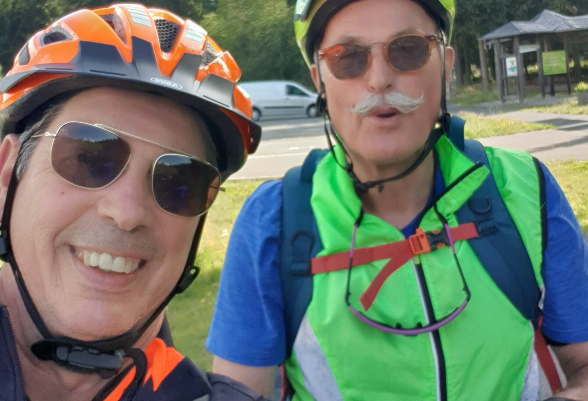  Zwei Strahlemänner auf Tour: Ralf Rosenberger und Herbert Schumacher.  
