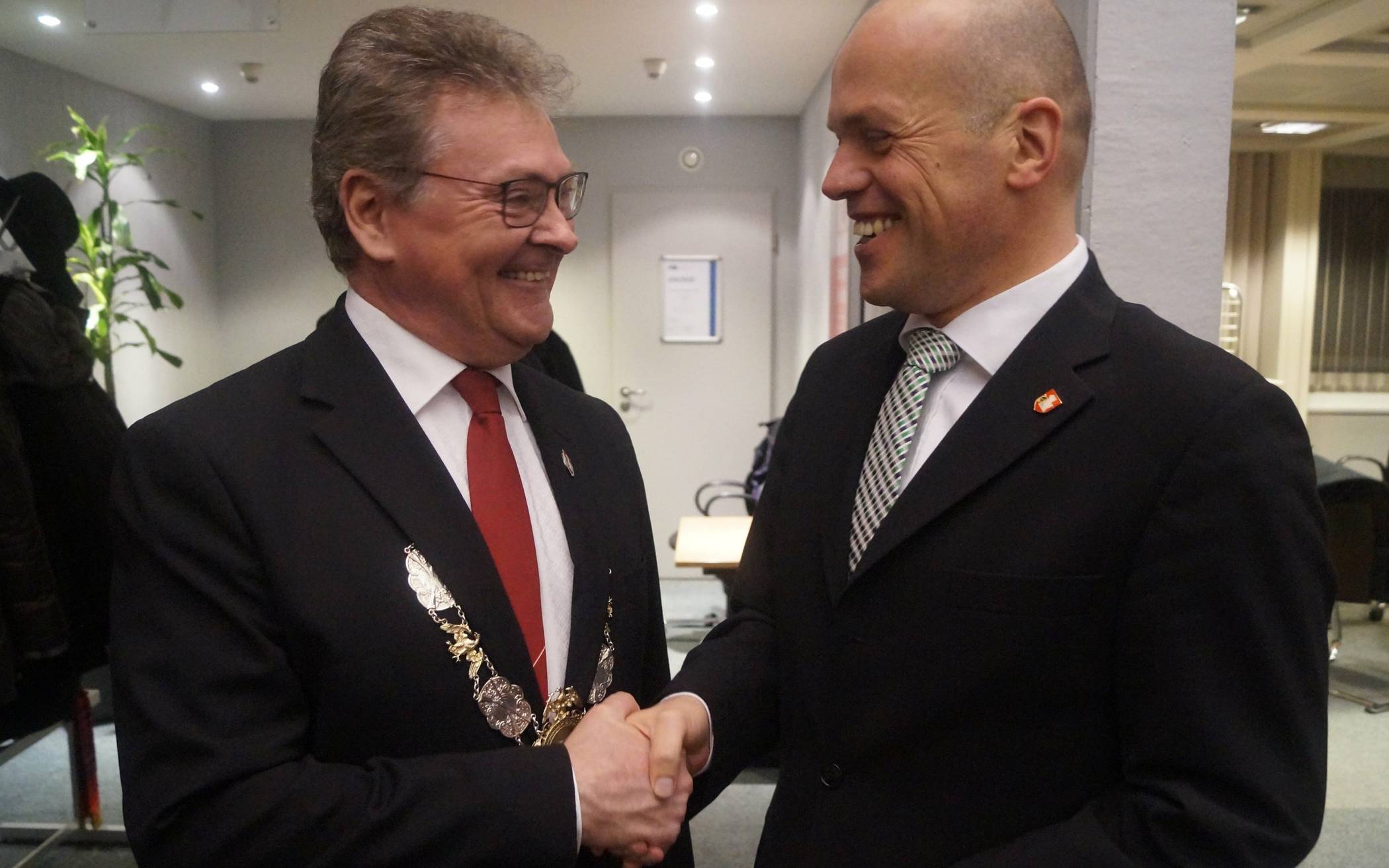  Gelingt der Schulterschluss zwischen Politik und Schützen noch? Präsident Detlef Bley und Bürgermeister Klaus Krützen. 