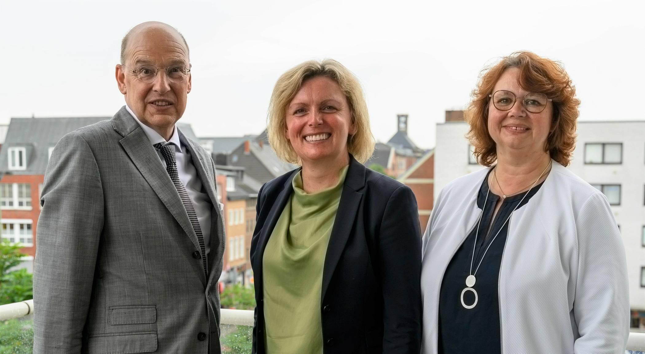  Kreis-Dezernent Tillmann Lonnes und Amtsleiterin Petra Heinen-Dauber (rechts) begrüßten Silke Lethen, die neue Schulrätin. 