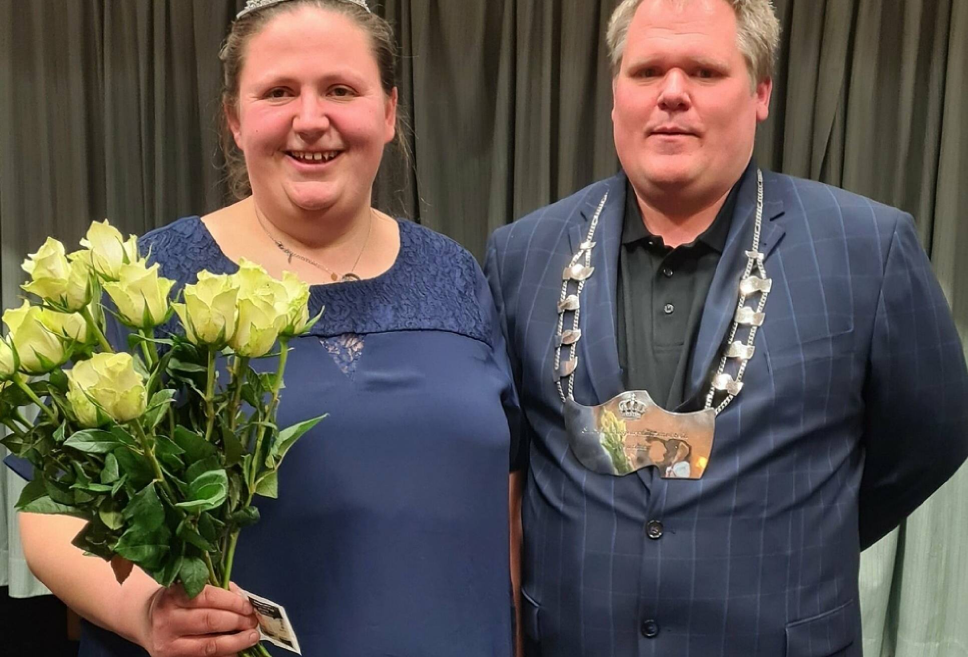  Das Klompenkönigspaar Marko und Marina Draxl lernten sich während des Neurather Schützenfestes im Jahre 2018 kennen und lieben. Sie heirateten im Mai 2019 standesamtlich. Im November 2019 kam ihre Tochter Mila Sophie zur Welt. 