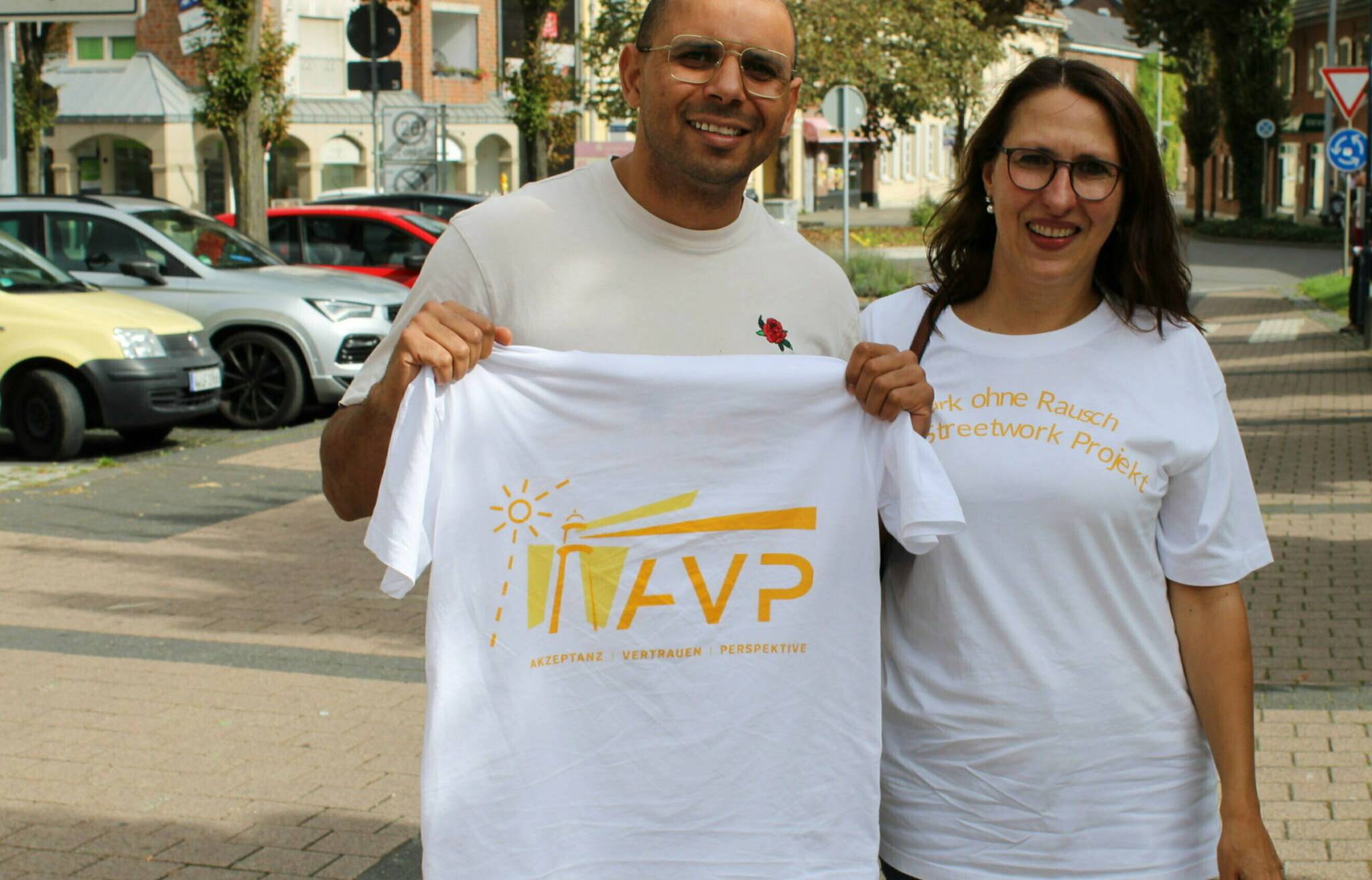  Die Streetworker Jamel Othmani und Claudia Adriano haben ein offenes Ohr für junge Erwachsene.  