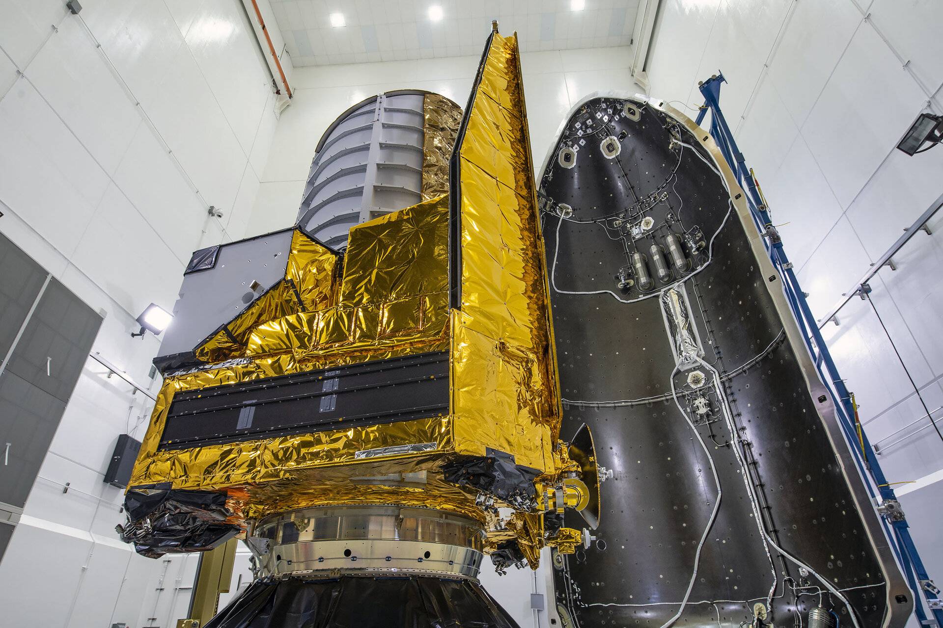 Das Euklid-Weltraumteleskop vor dem Start Anfang Juli. Aktuell arbeiten mehrere hundert Wissenschaftler aus Europa, den USA und Japan aktiv an dem Projekt mit.  