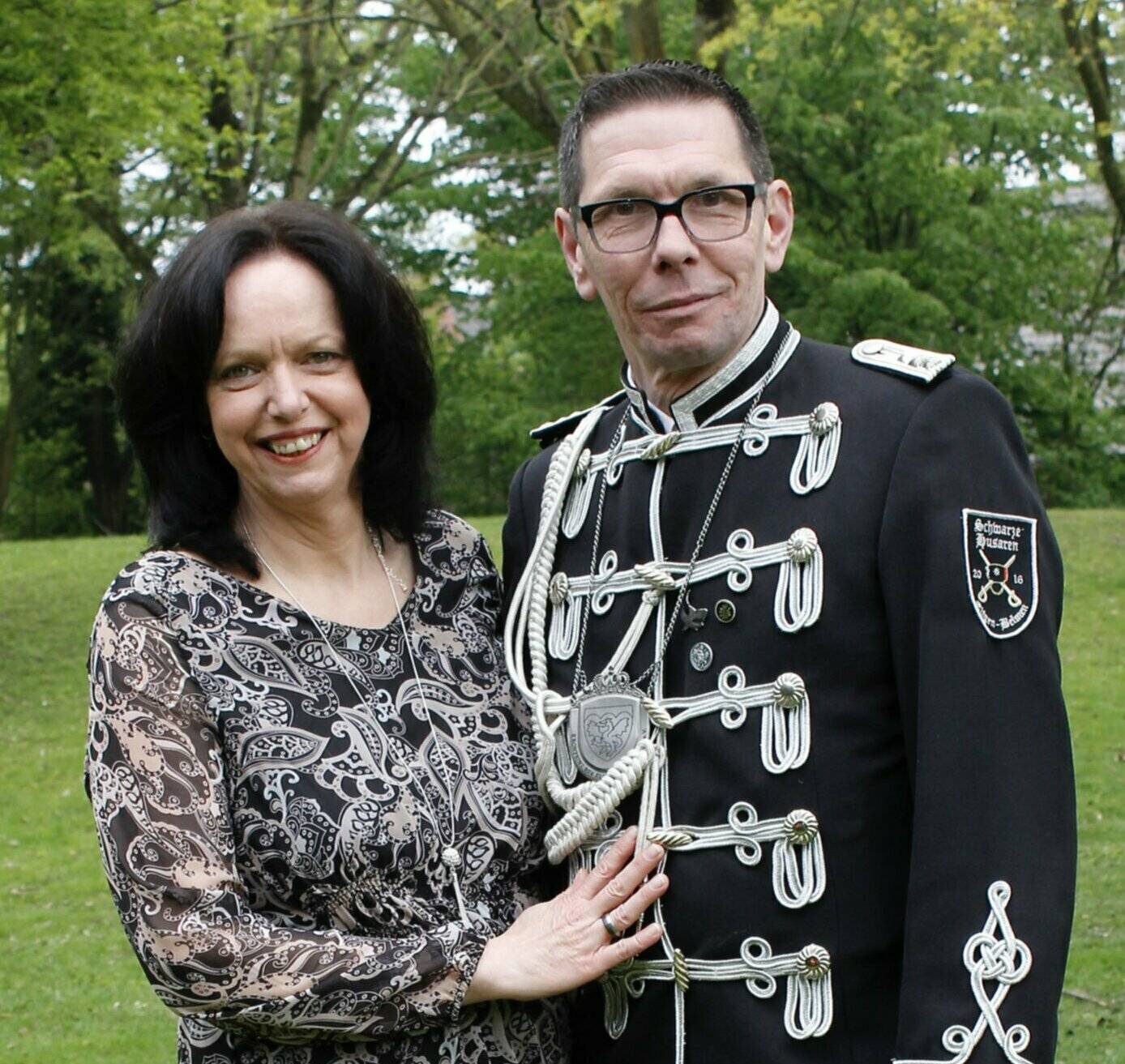  Das Königspaar der Jahre 2023/24: Guido und Manuela Holthausen werden zu Festbeginn inthronisiert. 