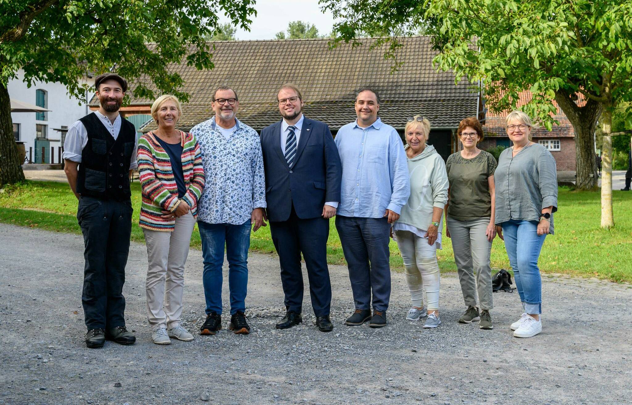 Kreisgesundheitsdezernent Gregor Küpper (vierter von links)