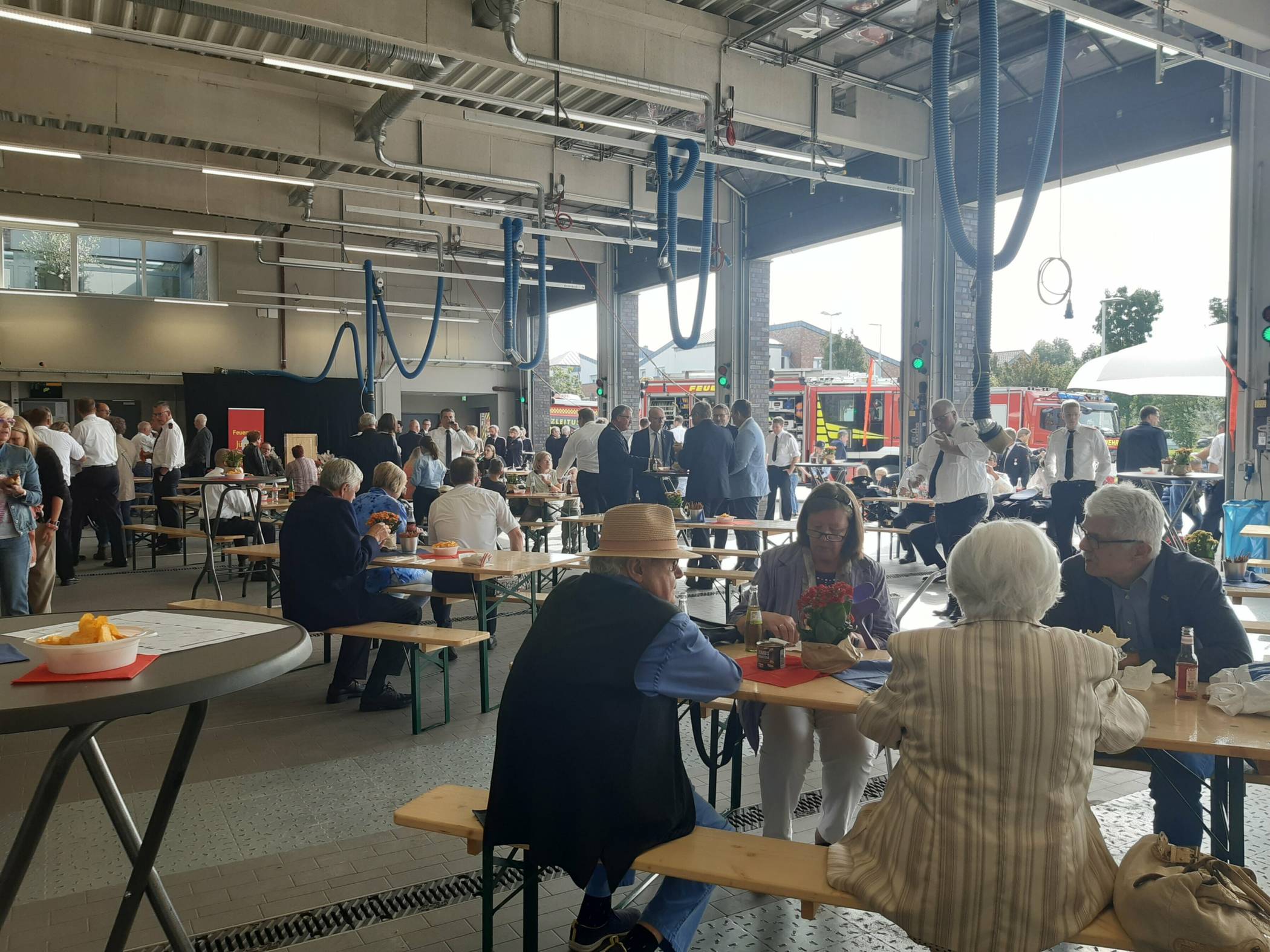  Beim ersten Familientag wurden ein paar schöne Stunden am Gerätehaus Hochneukirch verbracht. 