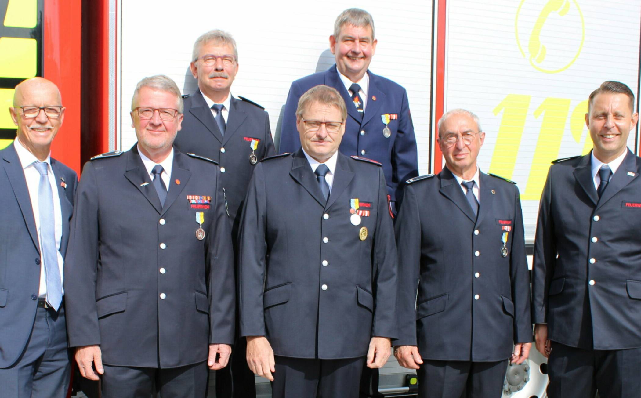 Bürgermeister Harald Zillikens (l.) und Feuerwehr-Chef
