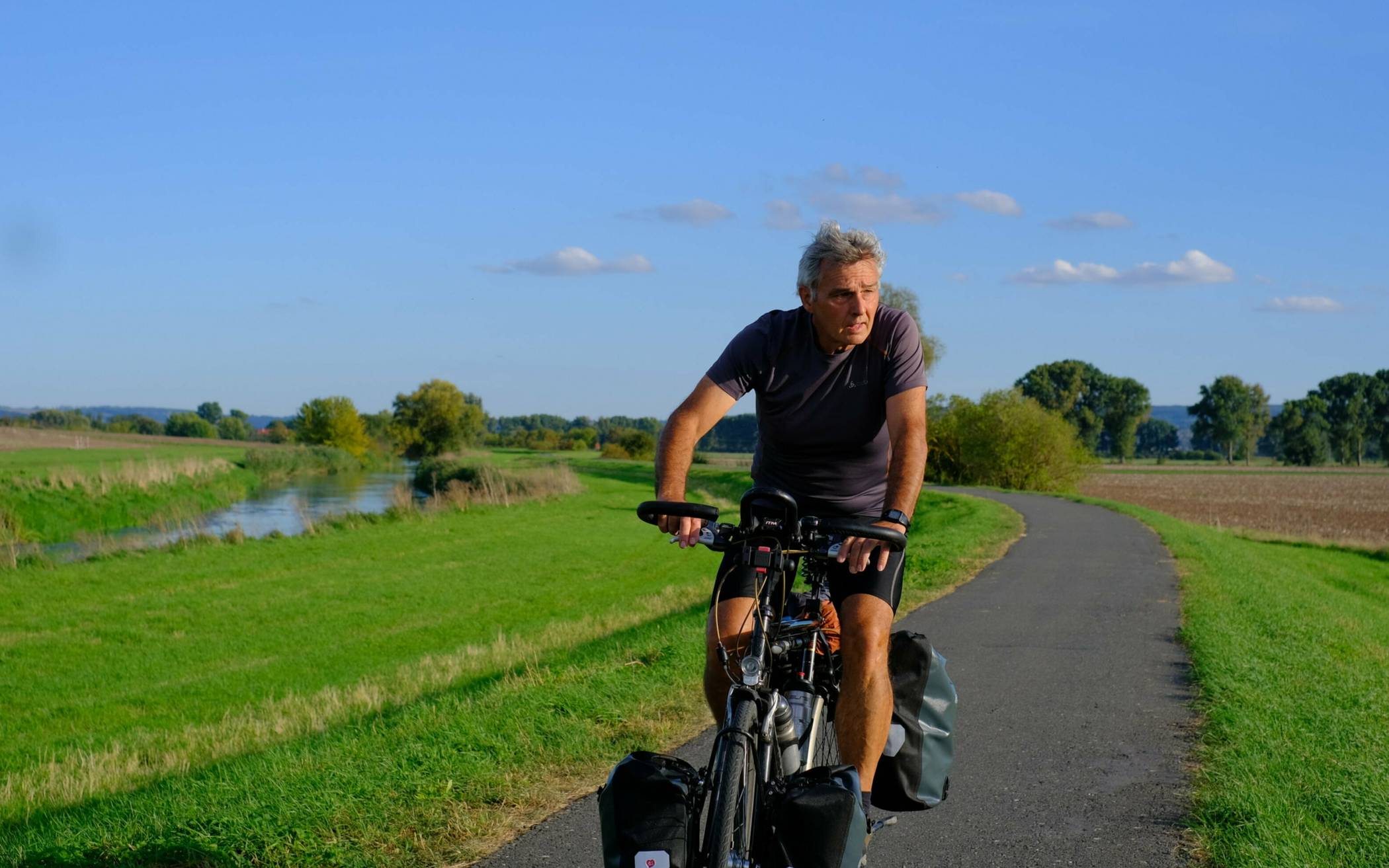  Klaus Lüttgen berichtet über seine Touren auch auf  seiner Webseite www.rocktheroads.de. 