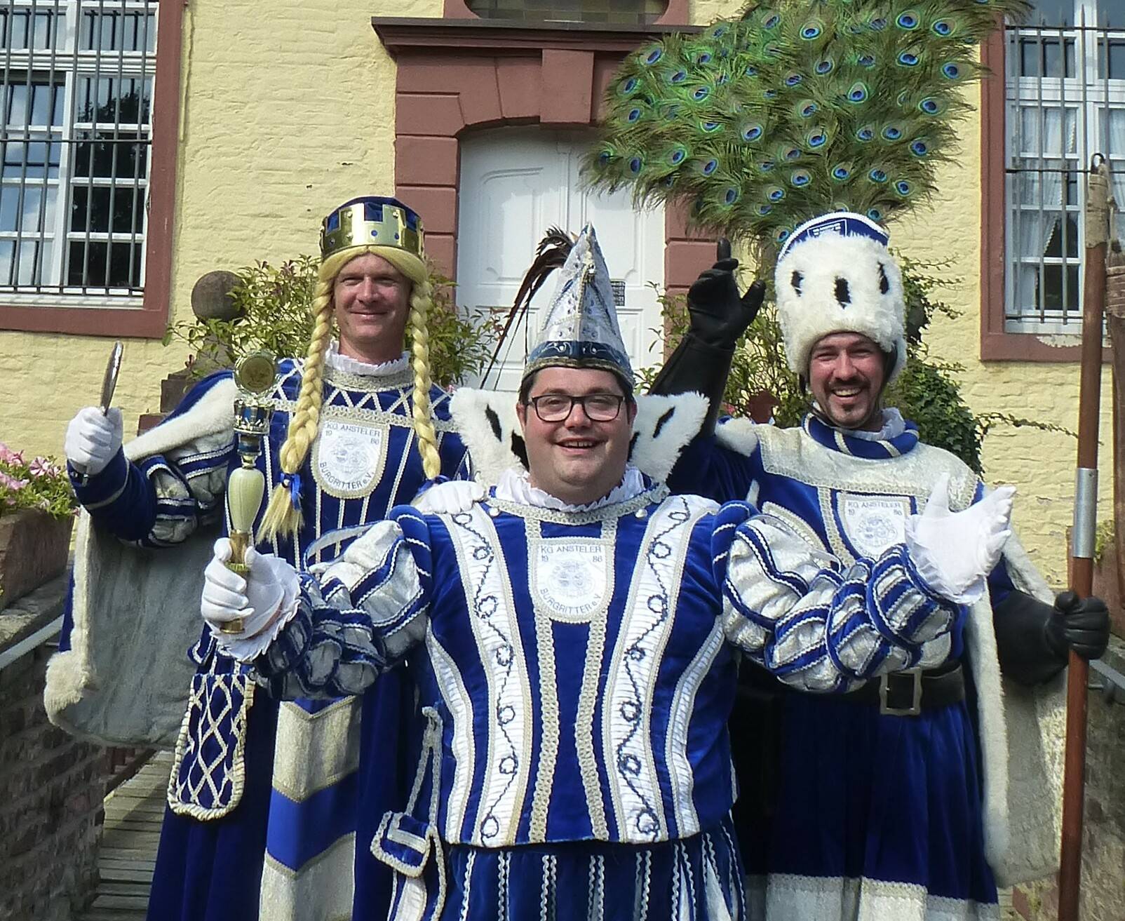 Prinz Patrick Schmitz, Bauer Thorsten Steinmetz und „Jungfrau“ Dirk Bohr sind das Ansteler Deigestirn.