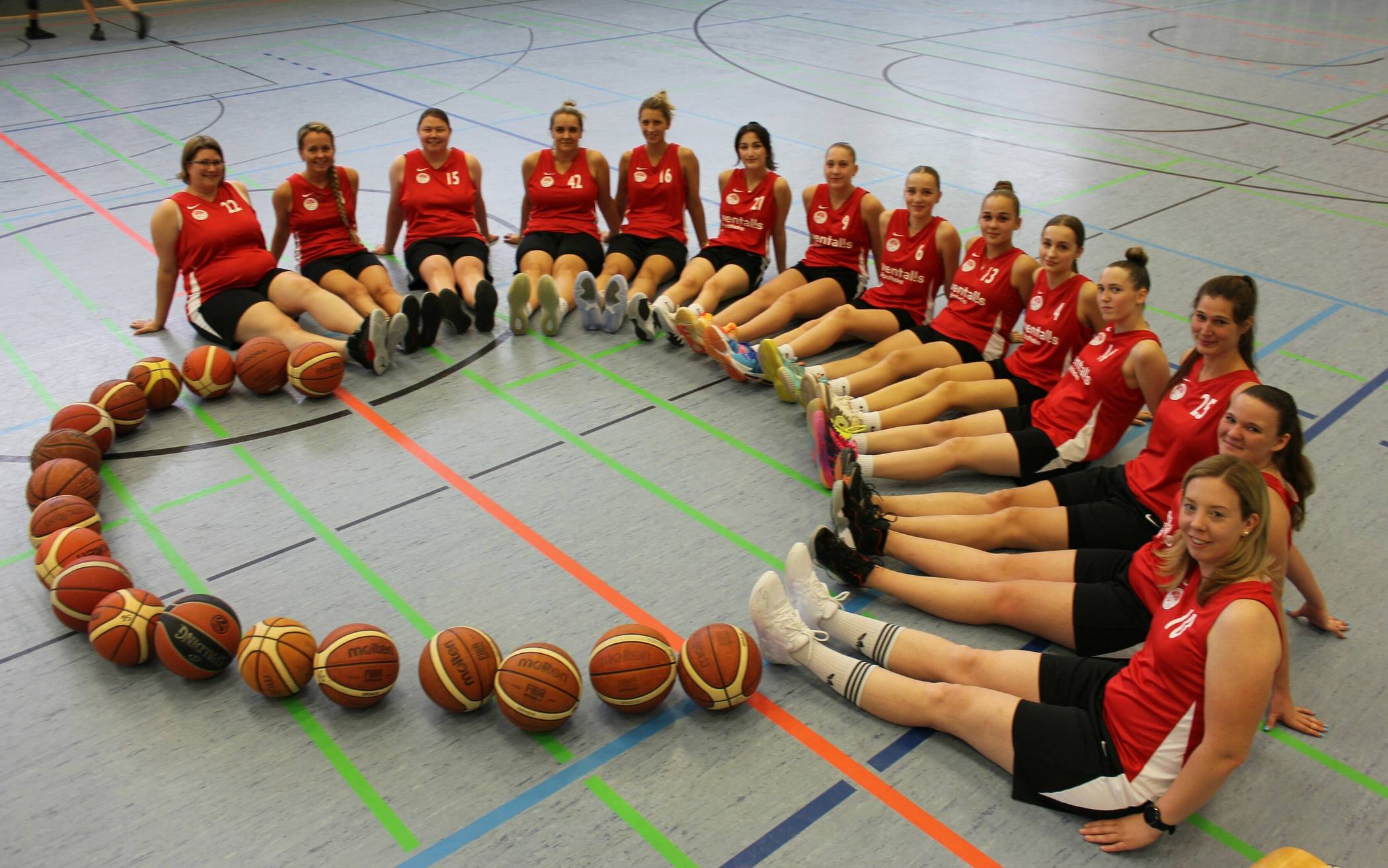  Die Damenmannschaft der Scorpions freute sich über einen Sieg. 