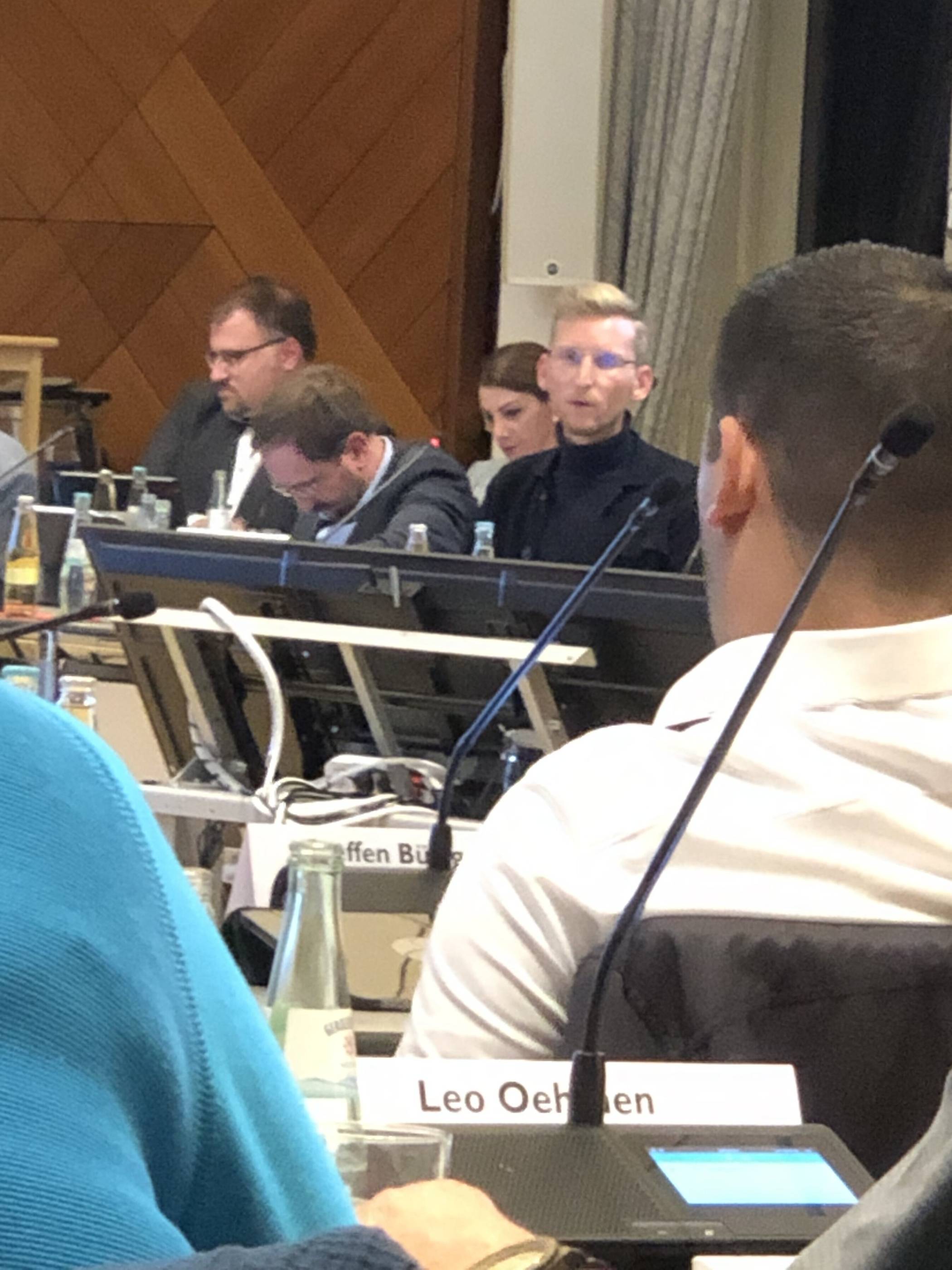 Daniel Rinkert zählte auf, was alles dem Rotstift zum Opfer fallen dürfte, wenn die Kosten für die Flüchtlingsunterbringung (ohne Landeseinrichtung) bei der Stadt hängenbleiben würden.