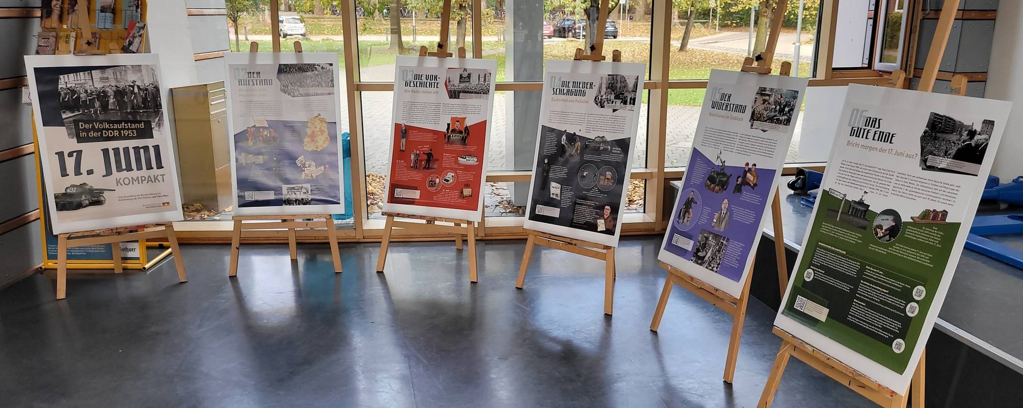 Die Ausstellung in der Eingangshalle des Silverberg-Gymnasiums kann noch bis zum 17. November besucht werden.   