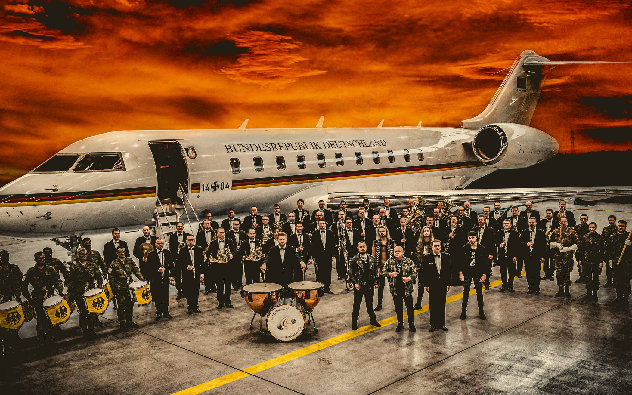 Das Musikkorps der Bundeswehr kann nicht nur adventliche Stimmung verbreiten. Das gemeinsame Album mit der Band „U.D.O.“ stürmte 2020 in Deutschland, Schweden und Finnland sogar die Top 10 der Album Charts.
