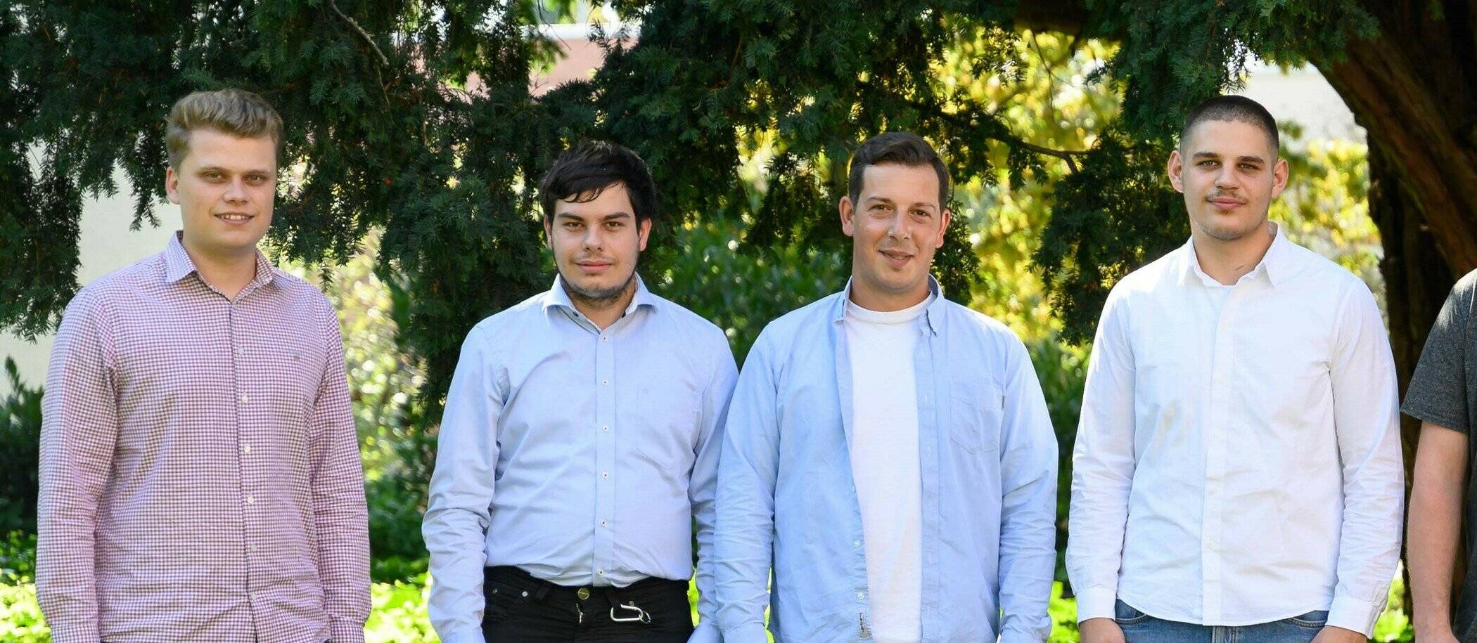  IT-Kräfte der Zukunft (von links): Ausbildungsleiter Simon Esser und die Fachinformatiker-Azubis Rene Dichans, Milan Gomolka. Daniel Treiber, Marc Schirrmann, Lukas Babel, Niklas Klopfer sowie IT-Leiter Horst Weiner. 