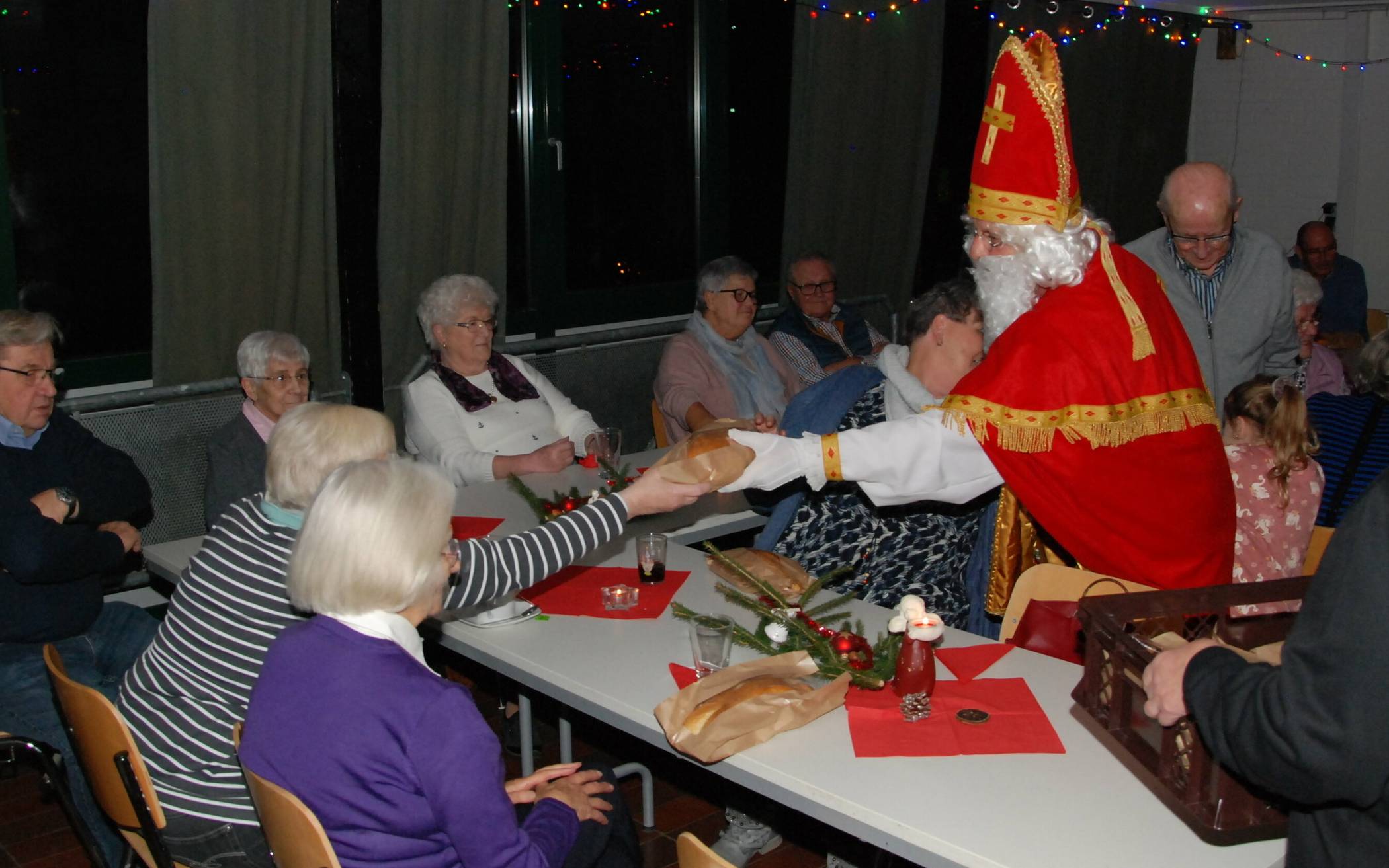 Herzliche Einladung zum Senioren-Adventskaffee