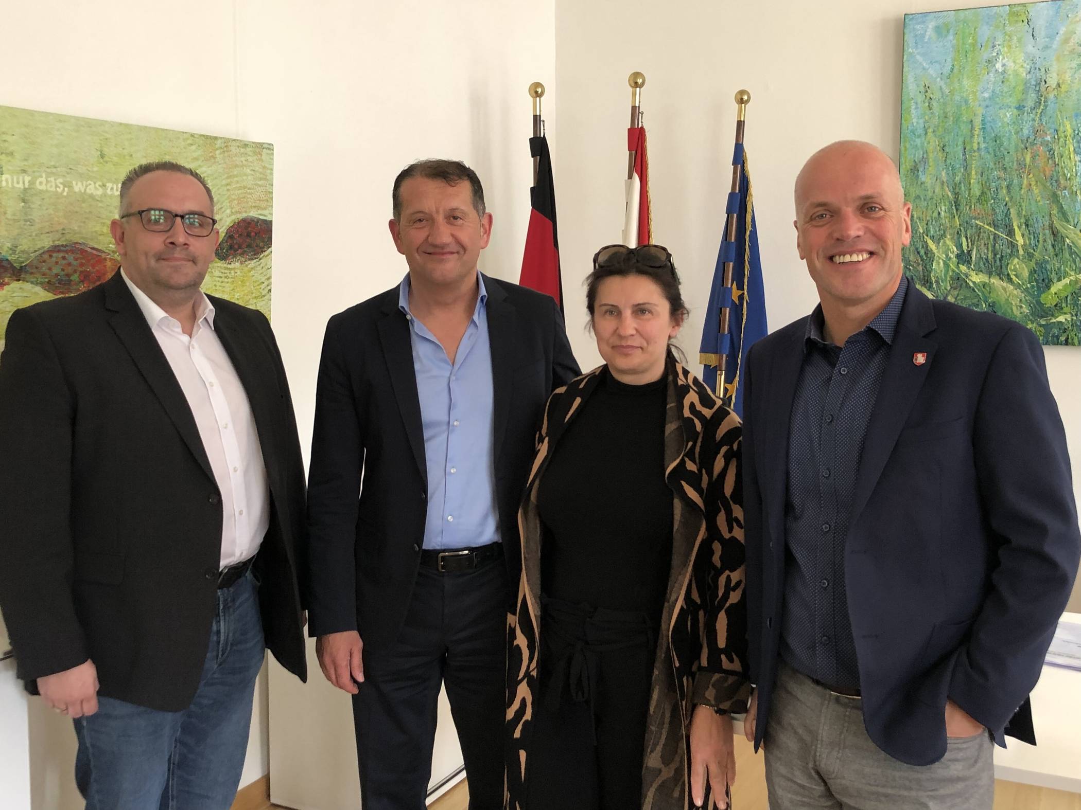  Anfang Mai waren das Pächter-Ehepaar und die Stadt (Bürgermeister und der Vertreter der Stadtbetriebe) noch gut gelaunt und bester Dinge ... 
