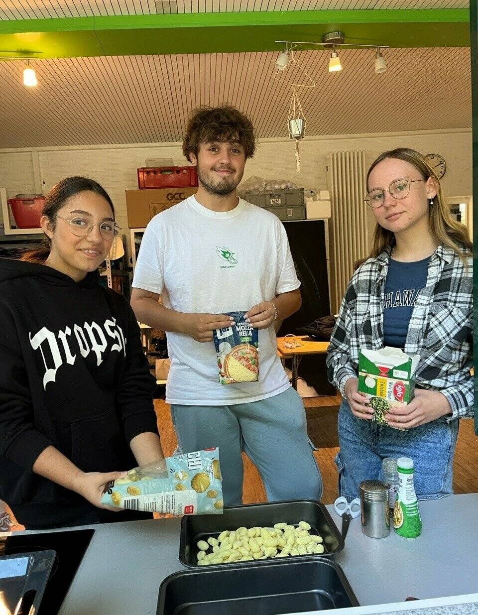  Das Team überlegt sich immer neue Angebote. Hier wurde zum Beispiel gekocht.  