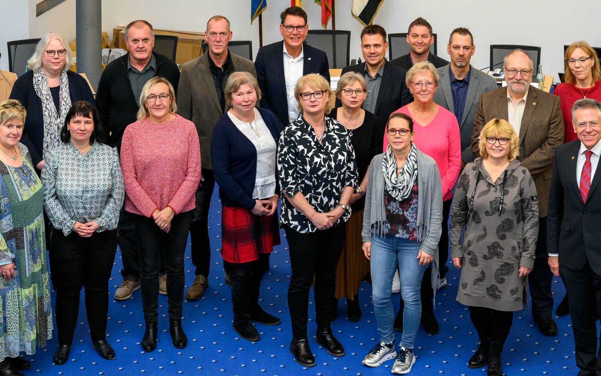  Landrat Hans-Jürgen Petrauschke gratulierte den Kreismitarbeitern, die ihr 25- und 40-jähriges Dienstjubiläum beim Rhein-Kreis feierten. 