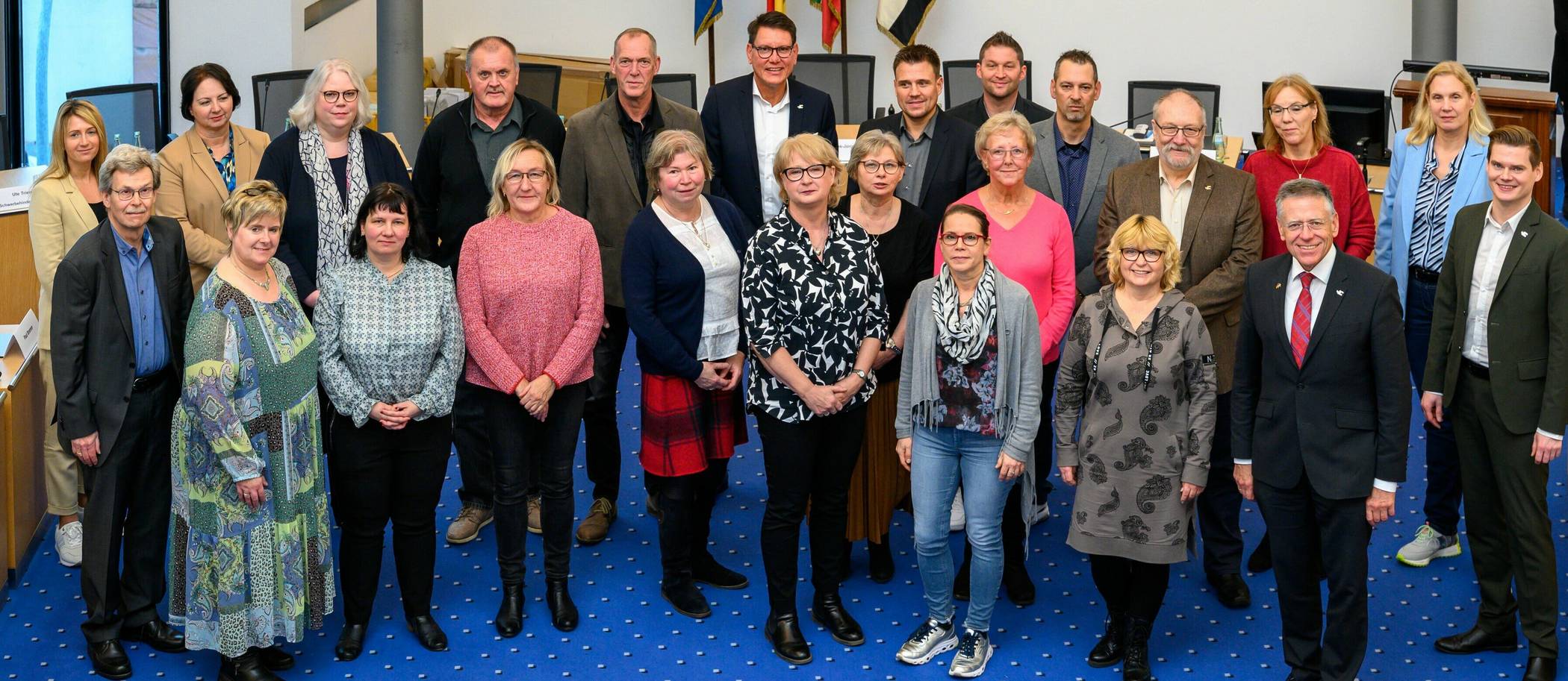  Landrat Hans-Jürgen Petrauschke gratulierte den Kreismitarbeitern, die ihr 25- und 40-jähriges Dienstjubiläum beim Rhein-Kreis feierten. 