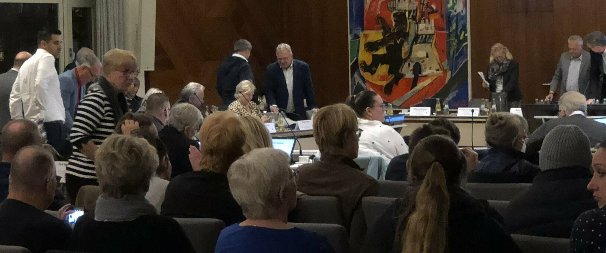  Schon in der jüngsten Ratssitzung sorgte die Unterbringung von Flüchtlingen zu heftigen Diskussionen. 